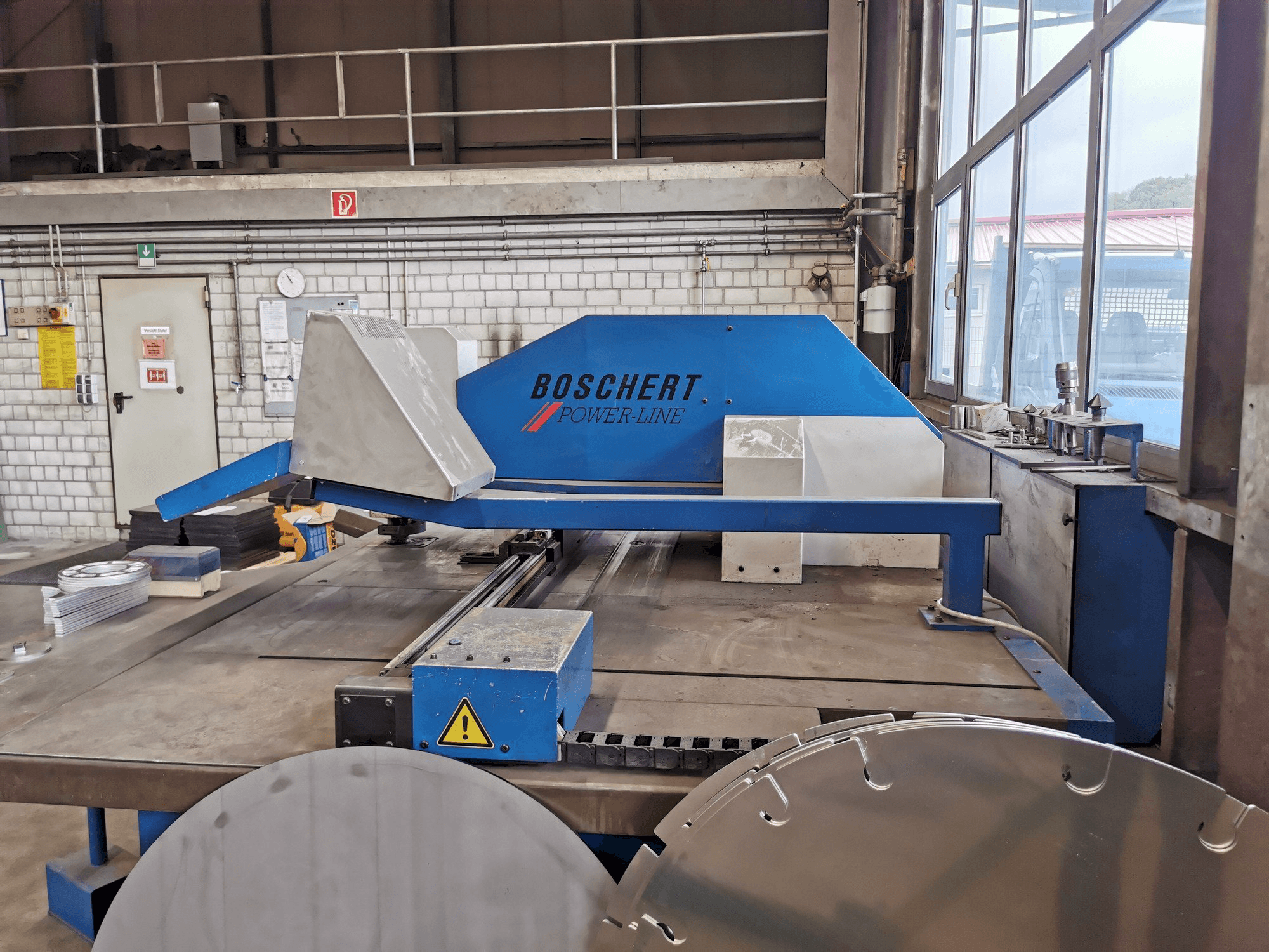 Widok z przodu maszyny BOSCHERT PL 150 CNC Z