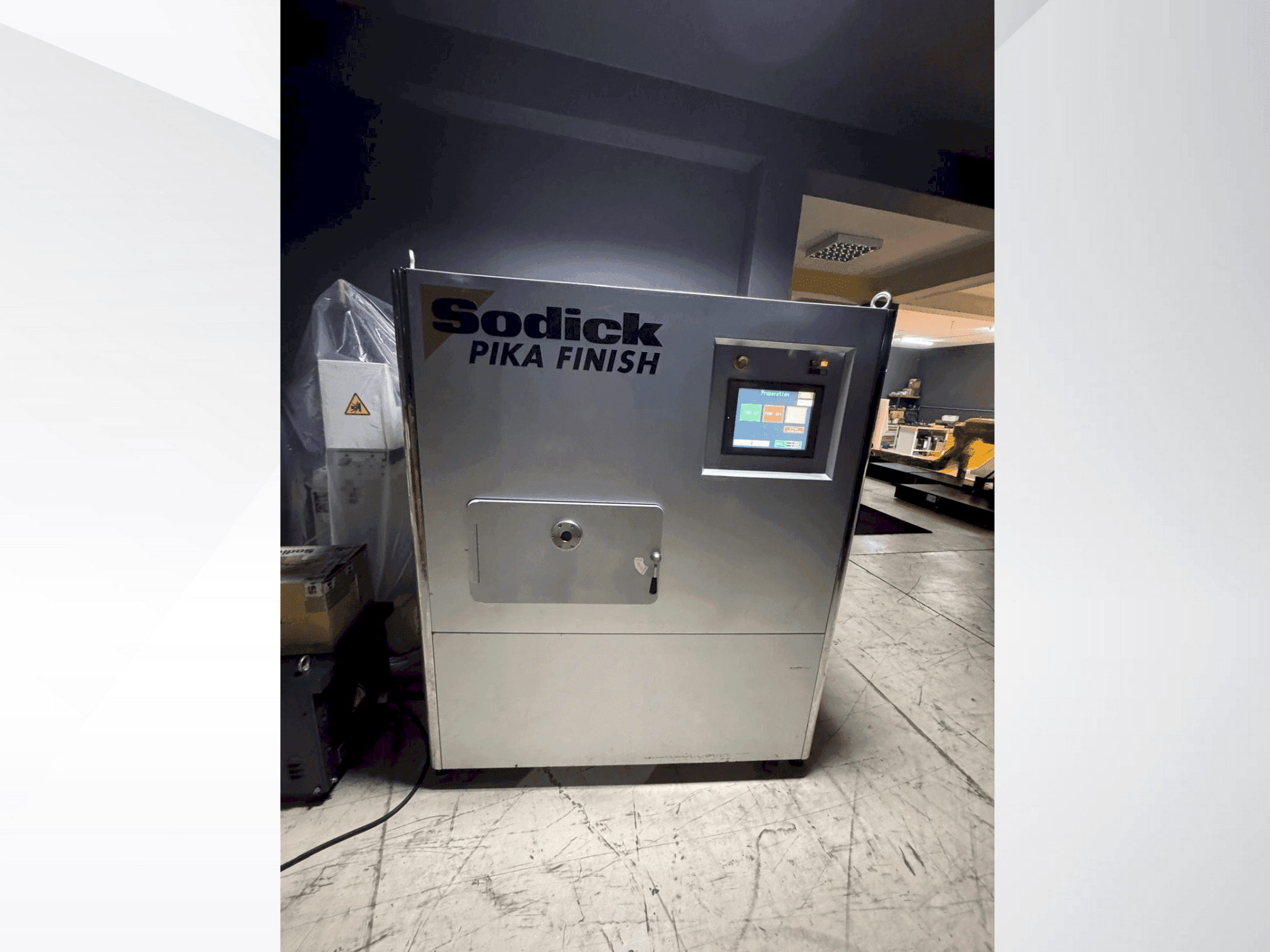 Widok z przodu maszyny Sodick Picka PF-32A
