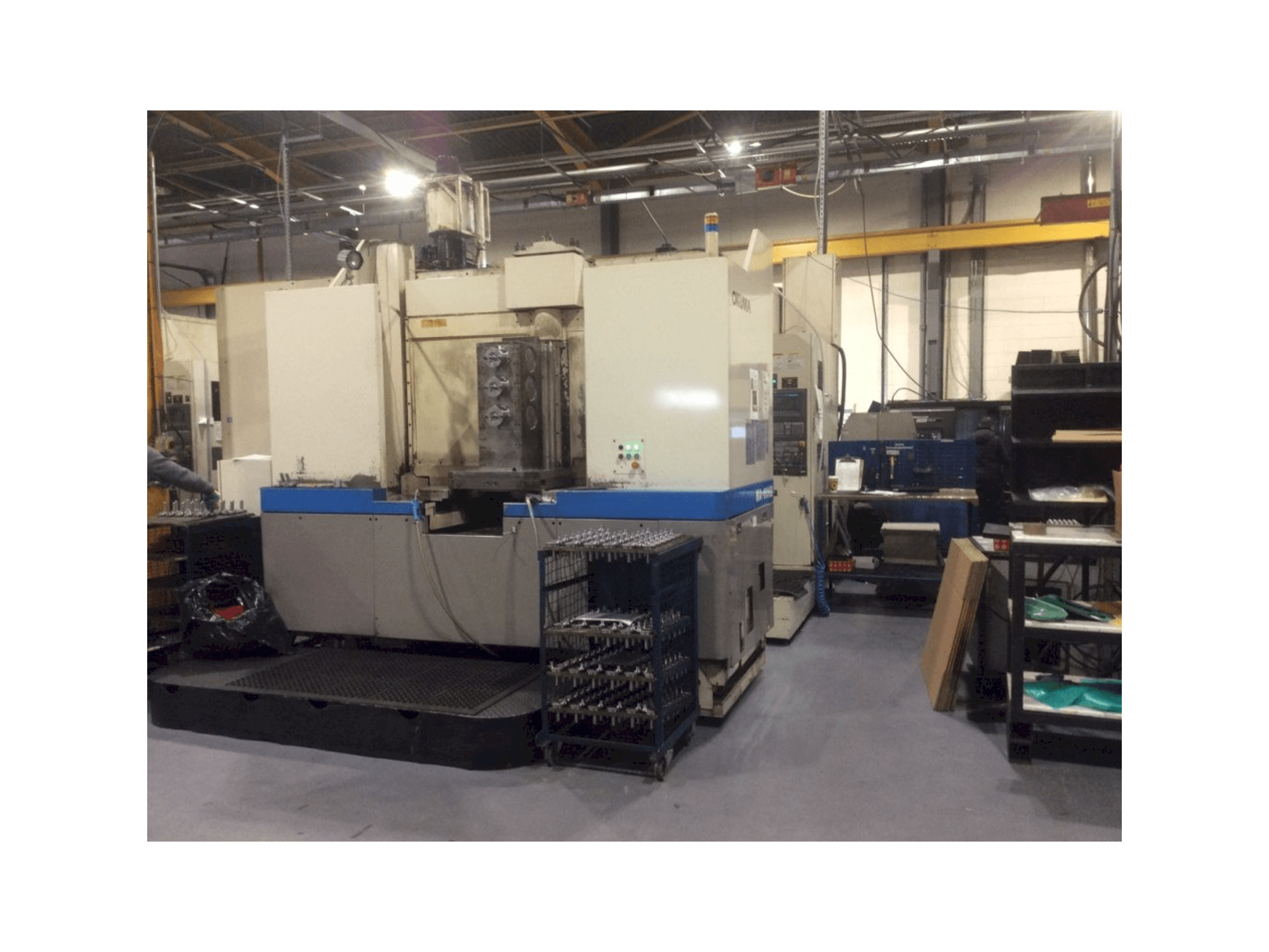 Widok z przodu maszyny Okuma MA-60HB