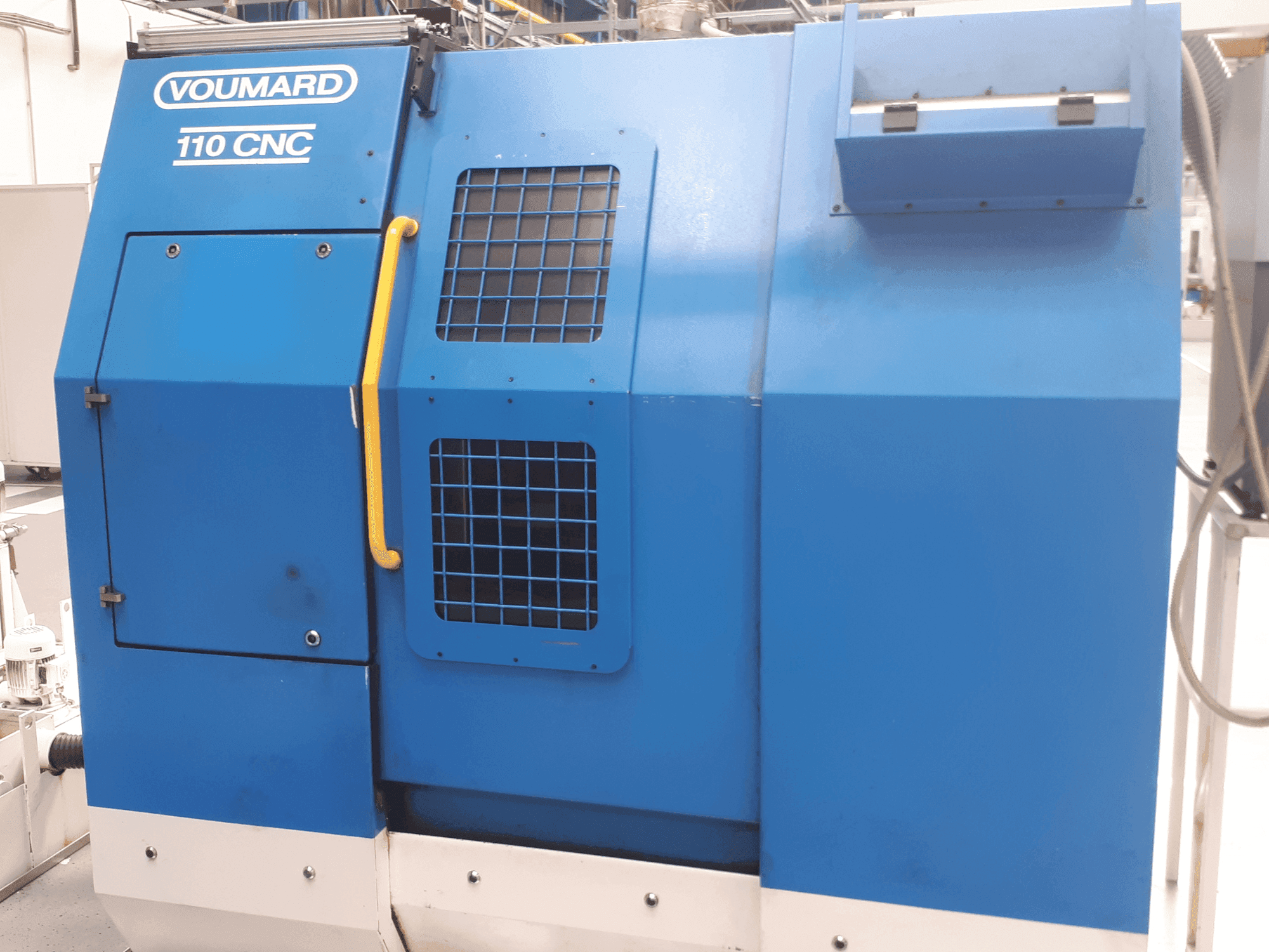 Widok z przodu maszyny VOUMARD 110 CNC T