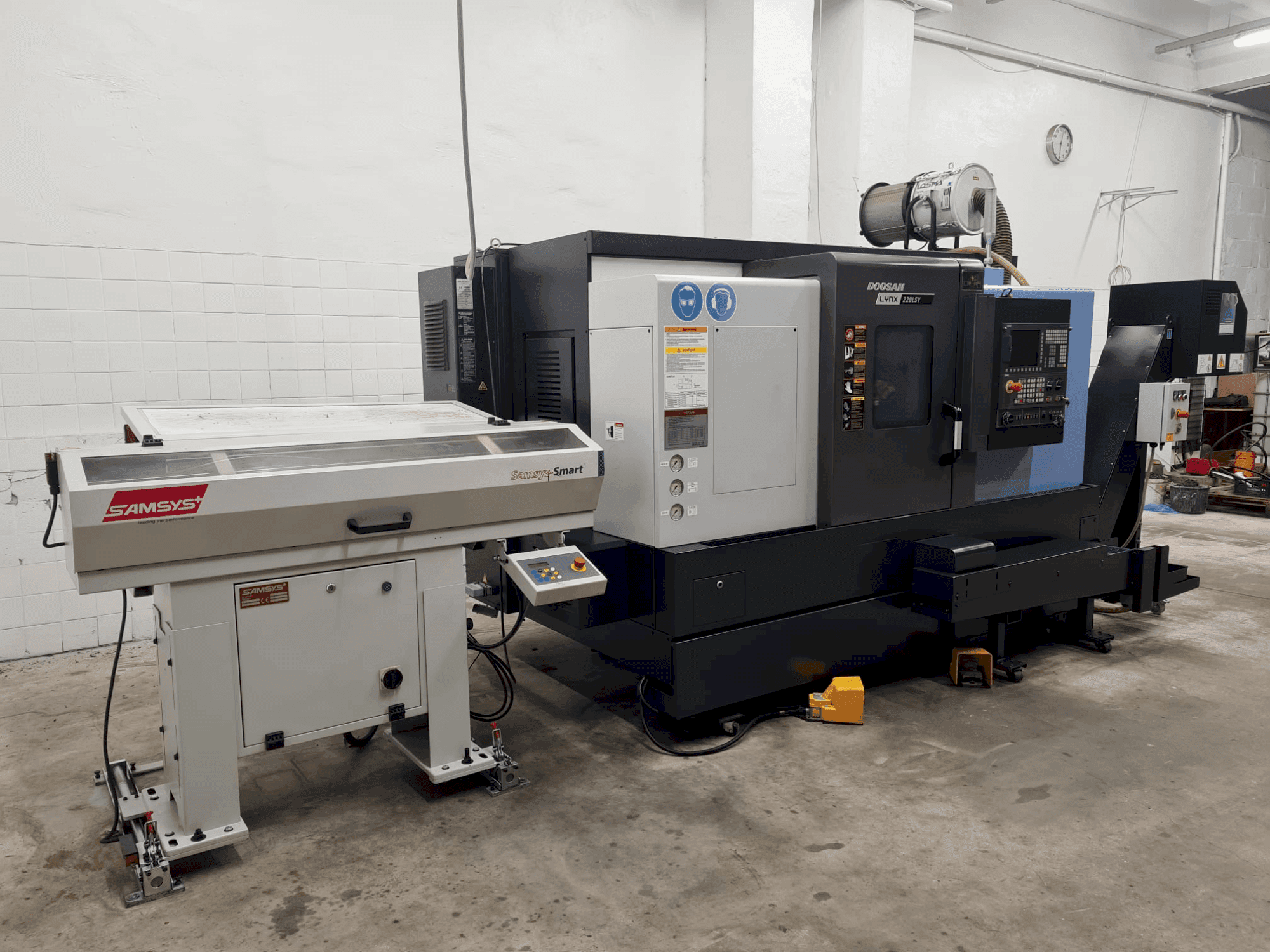 Widok z przodu maszyny DOOSAN LYNX 220 LSYC