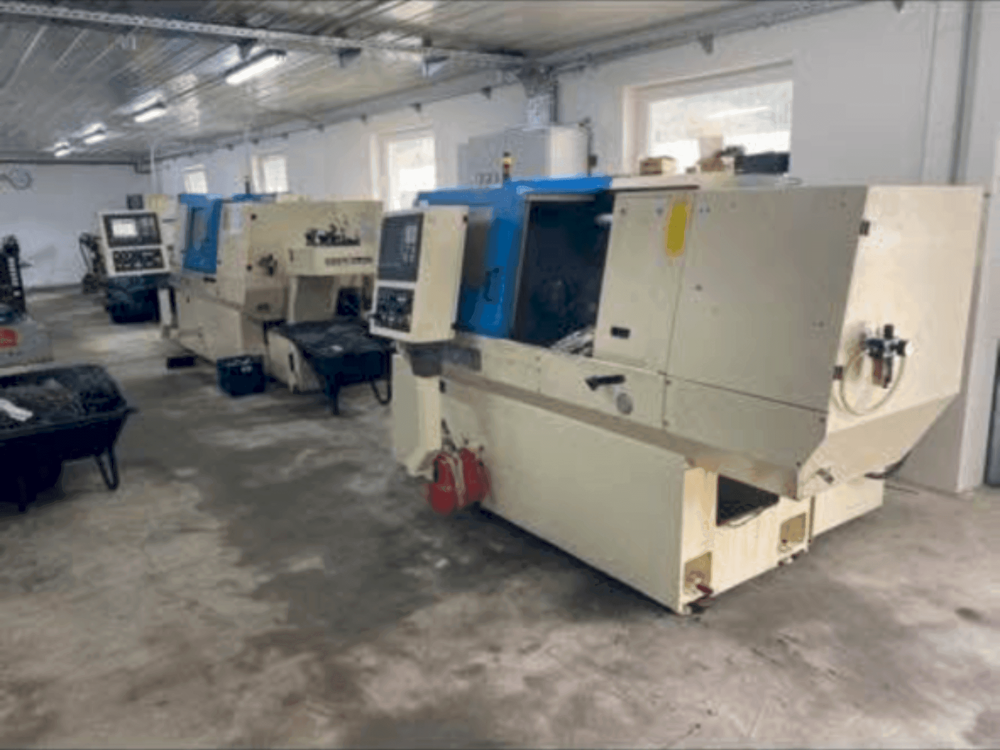 Widok z przodu maszyny Index MC 400