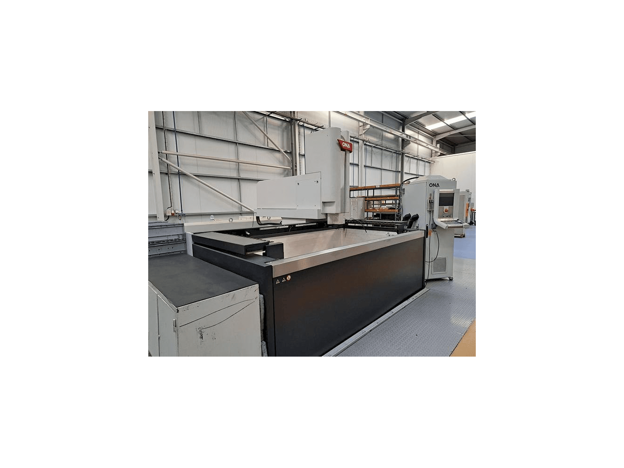 Widok z przodu maszyny ONA QX8 B1 L