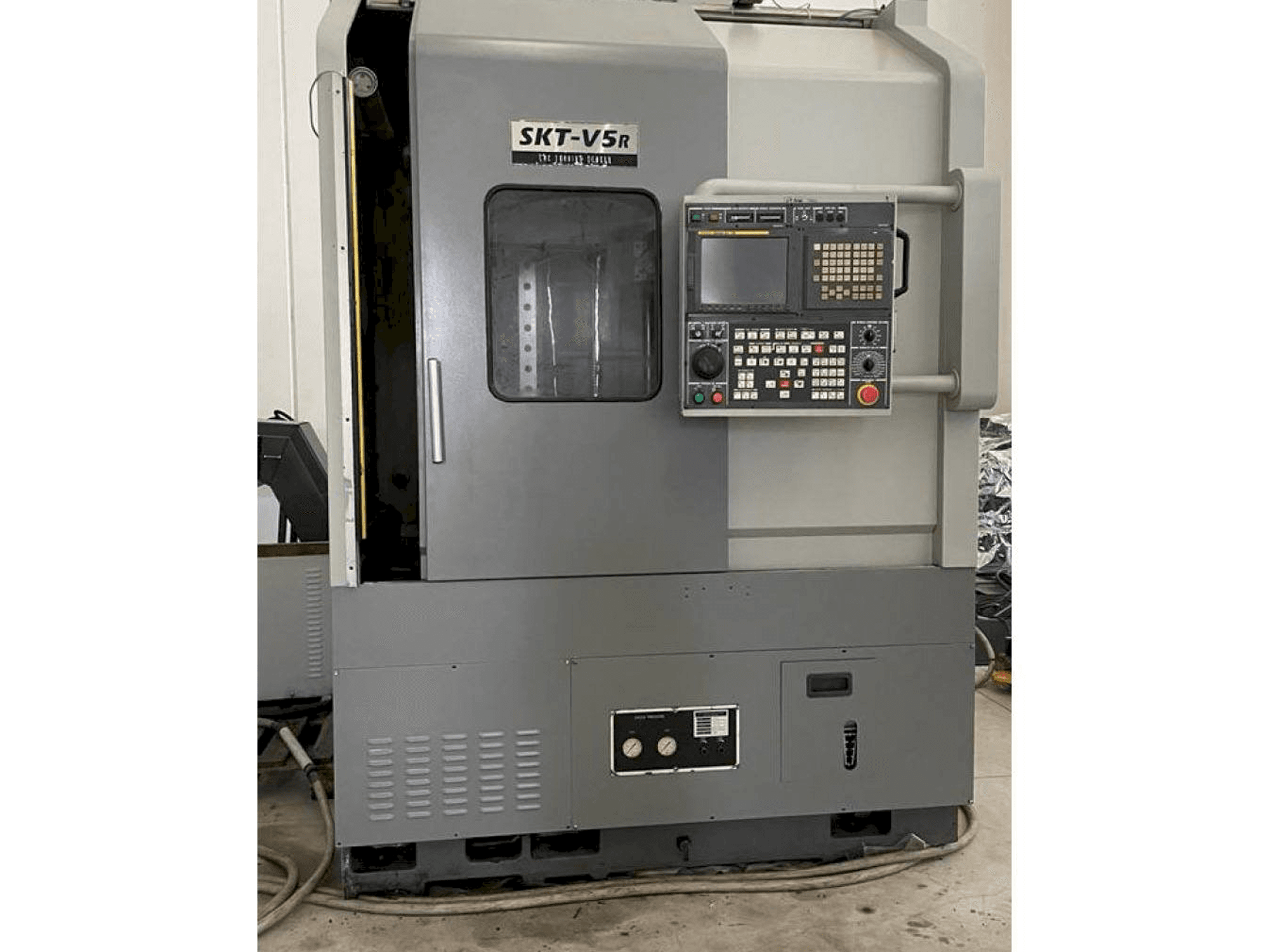 Widok z przodu maszyny Hyundai Hyundai SKT V5R