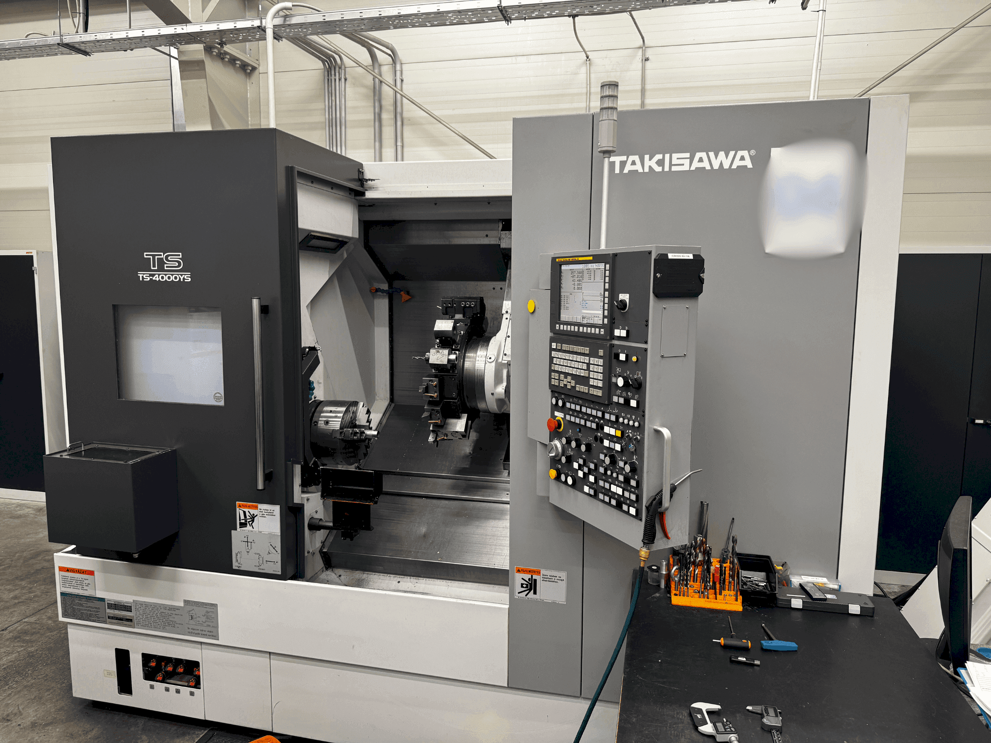 Widok z przodu maszyny Takisawa TS-4000YS
