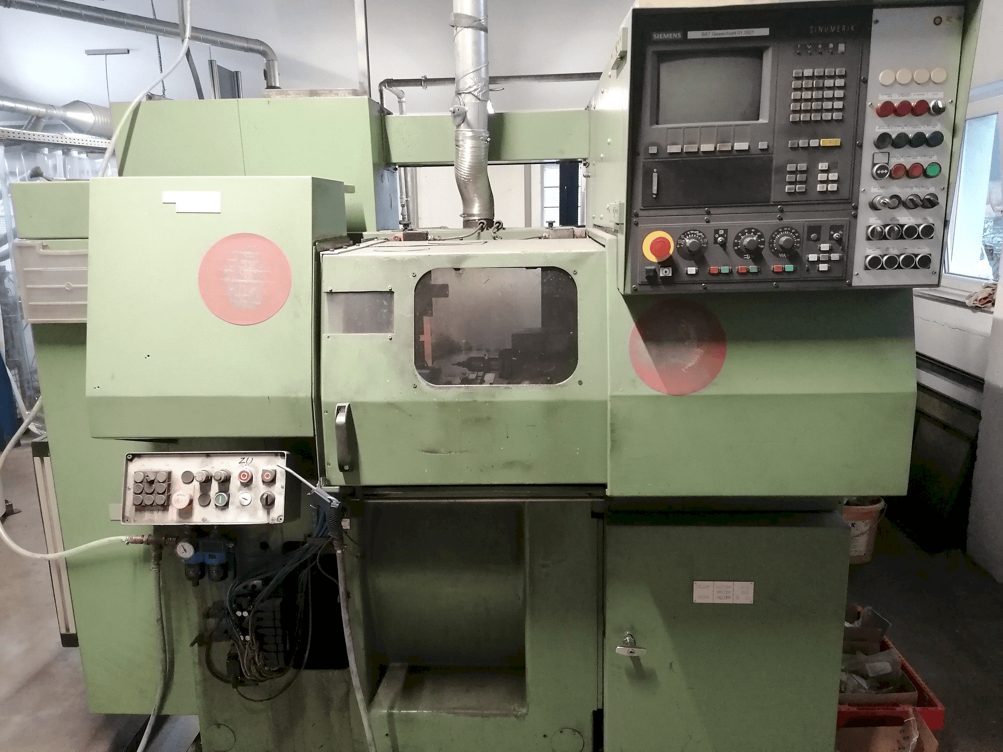 Widok z przodu maszyny Scherer - Feinbau Snc 100 (1999)