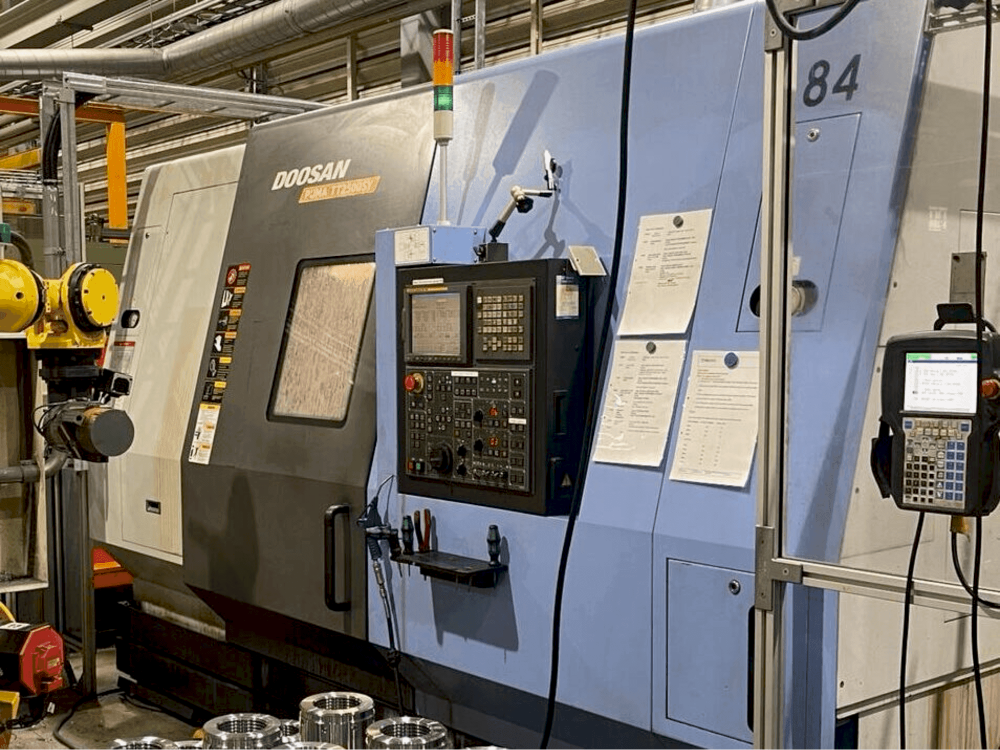 Widok z przodu maszyny DOOSAN PUMA TT 2500 SY