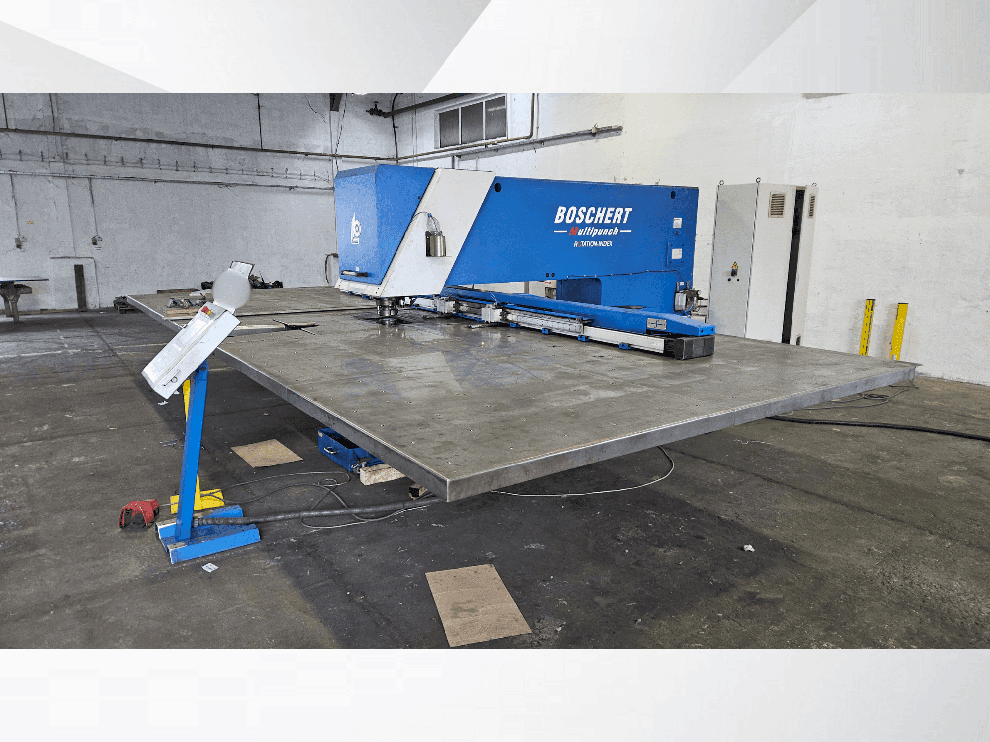 Widok z przodu maszyny BOSCHERT Multipunch 1500 x 3000