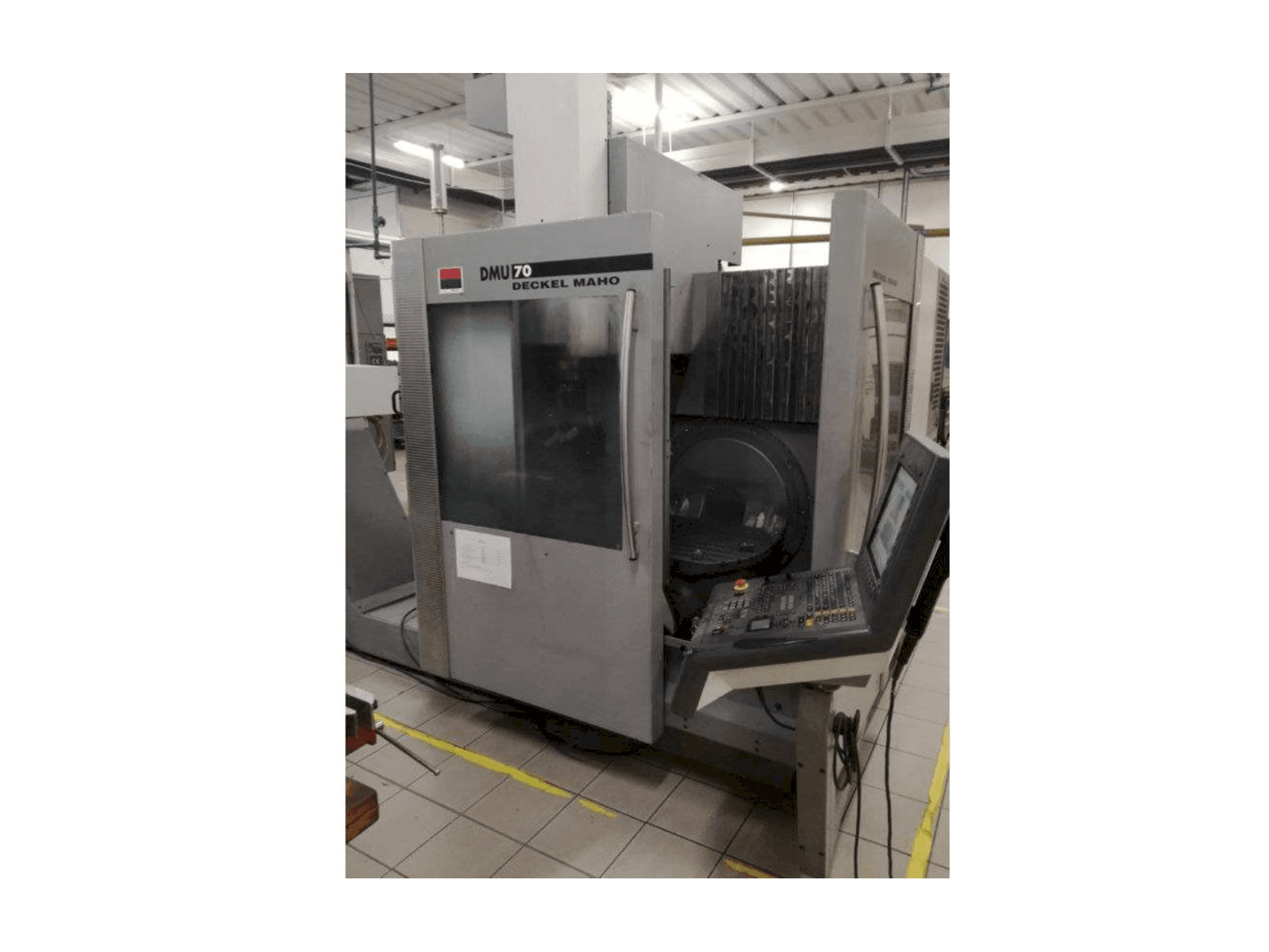 Widok z przodu maszyny DECKEL MAHO DMU 70