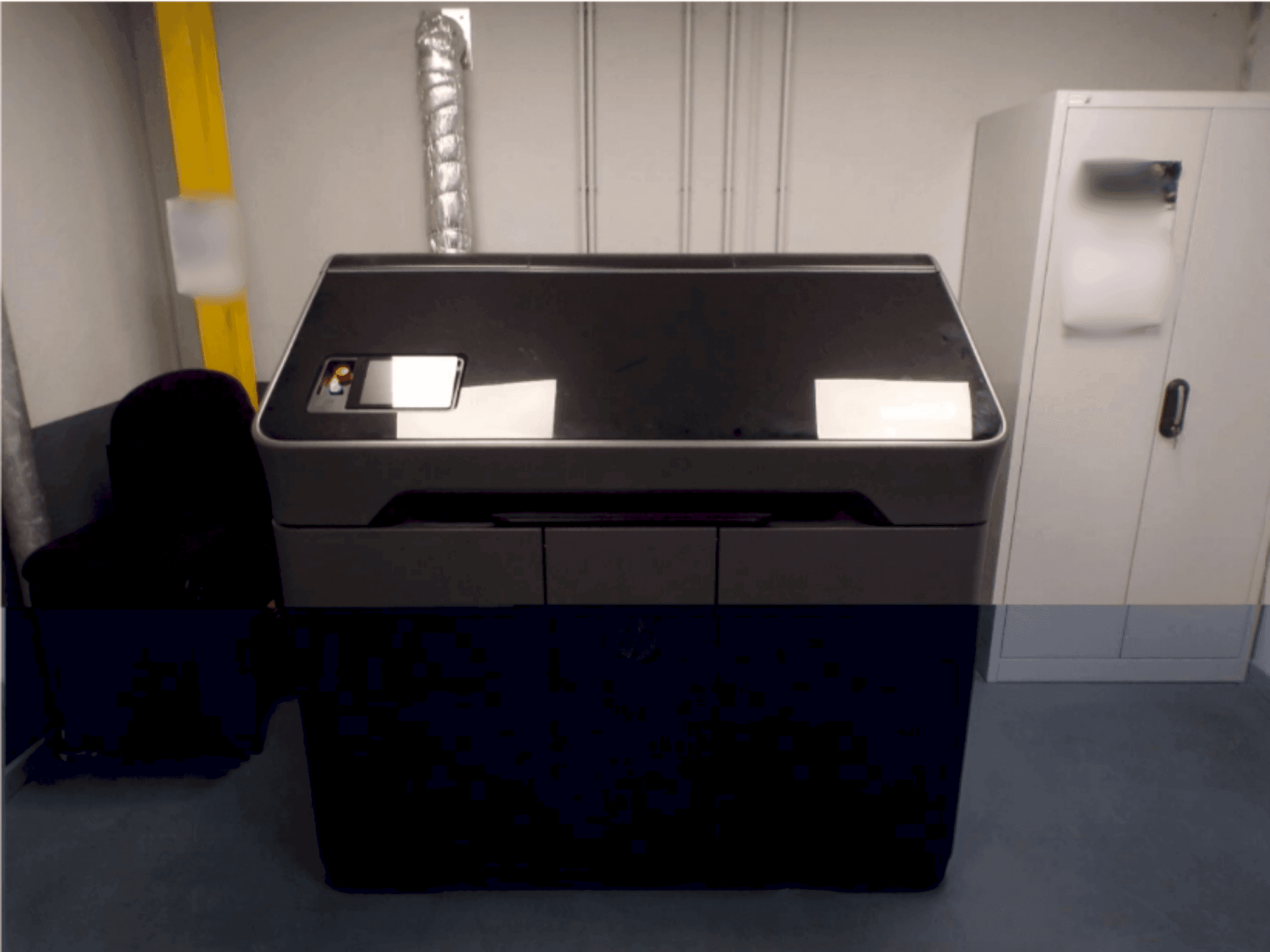 Widok z przodu maszyny HP Jet Fusion MJF 580 color