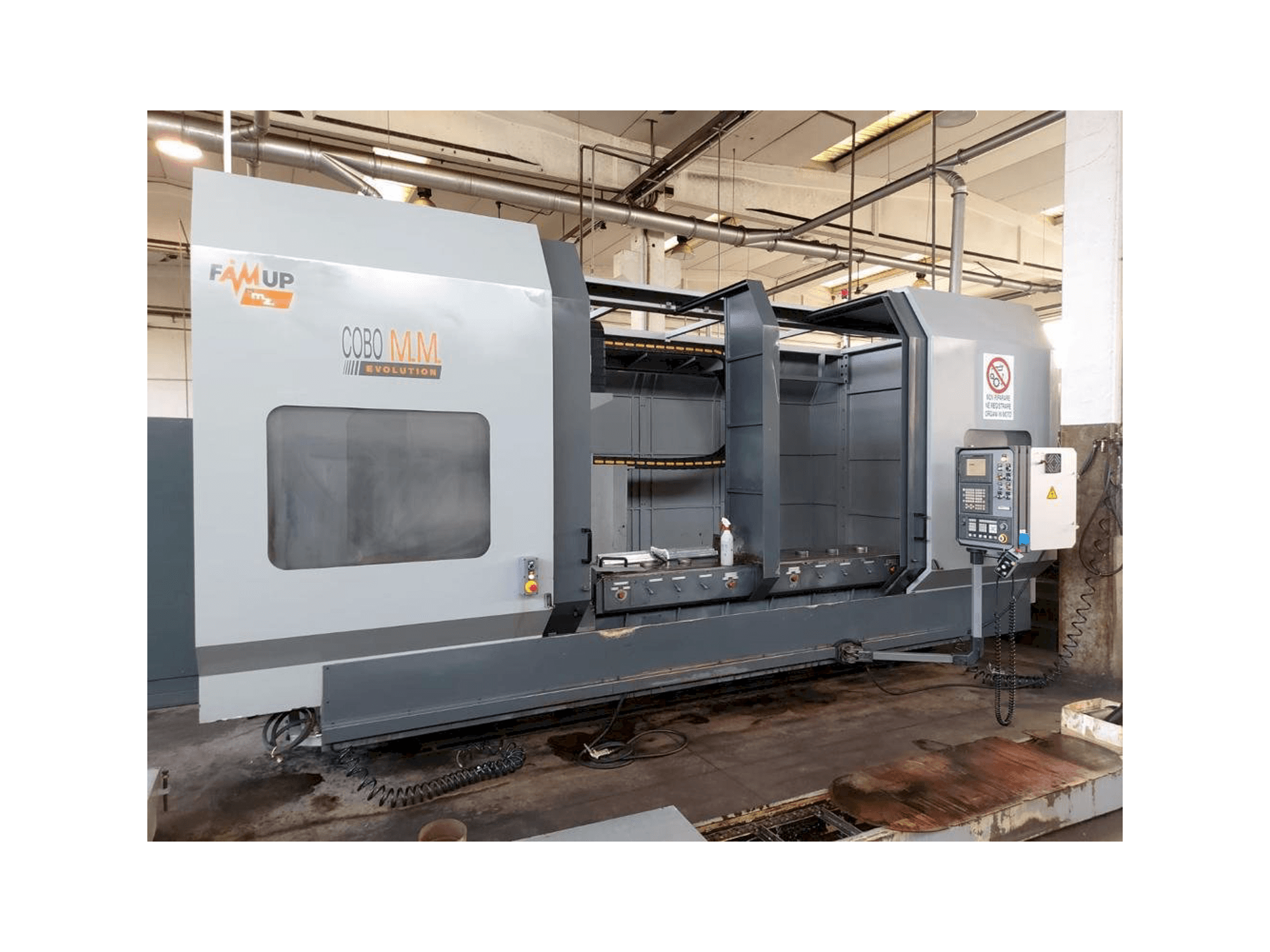 Widok z przodu maszyny FAMUP COBO 3000