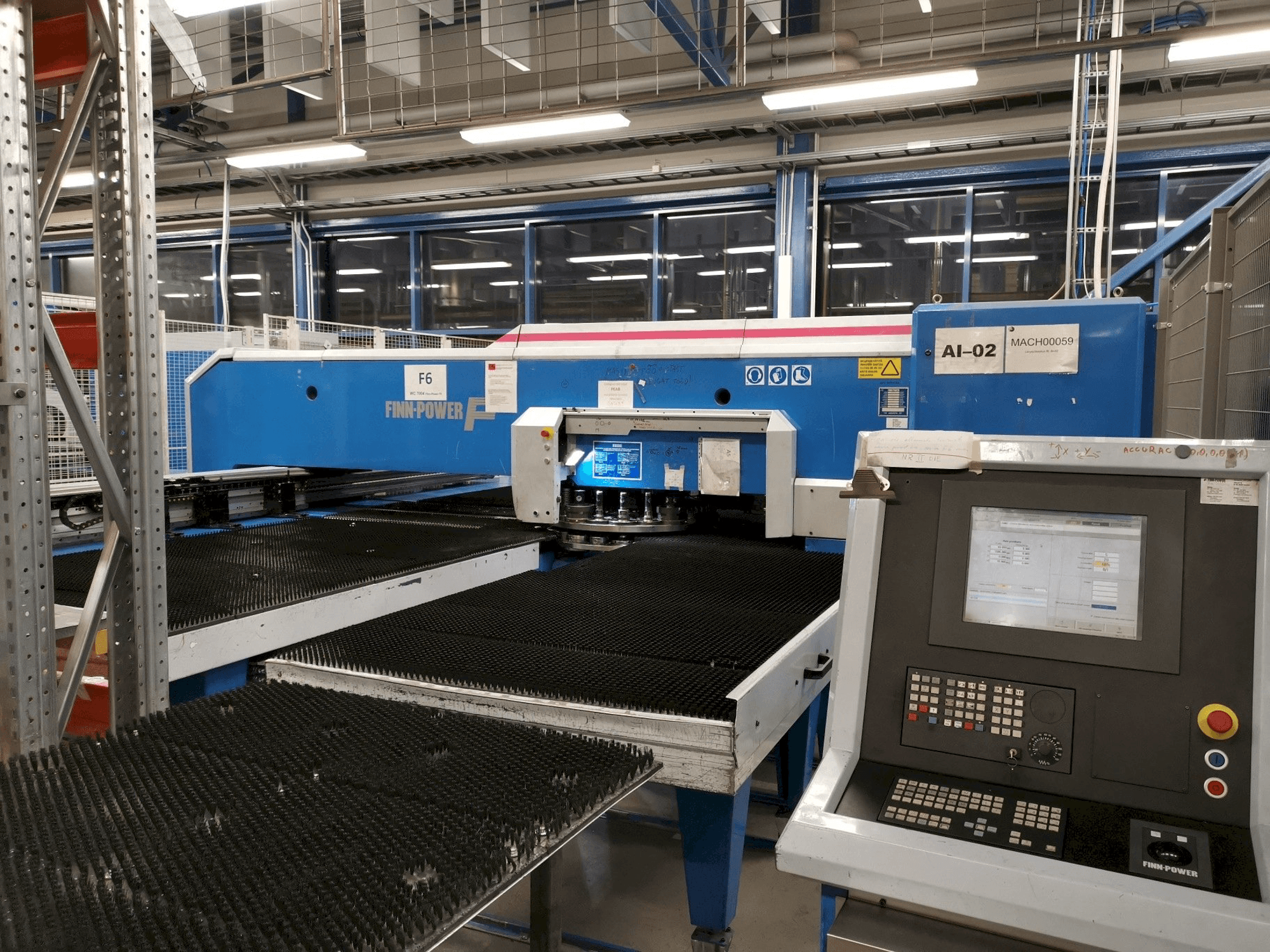 Widok z przodu maszyny Finn-Power F6SU