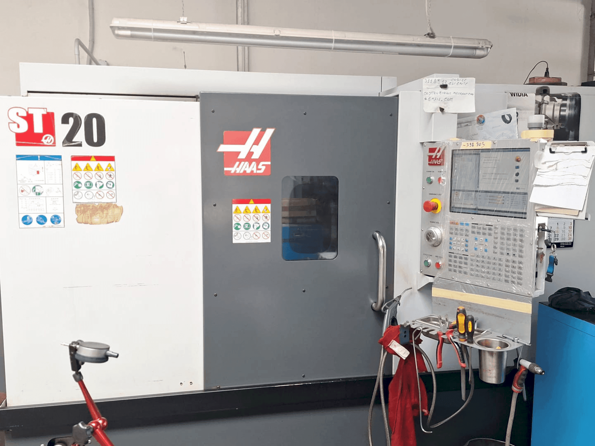 Widok z przodu maszyny HAAS ST-20