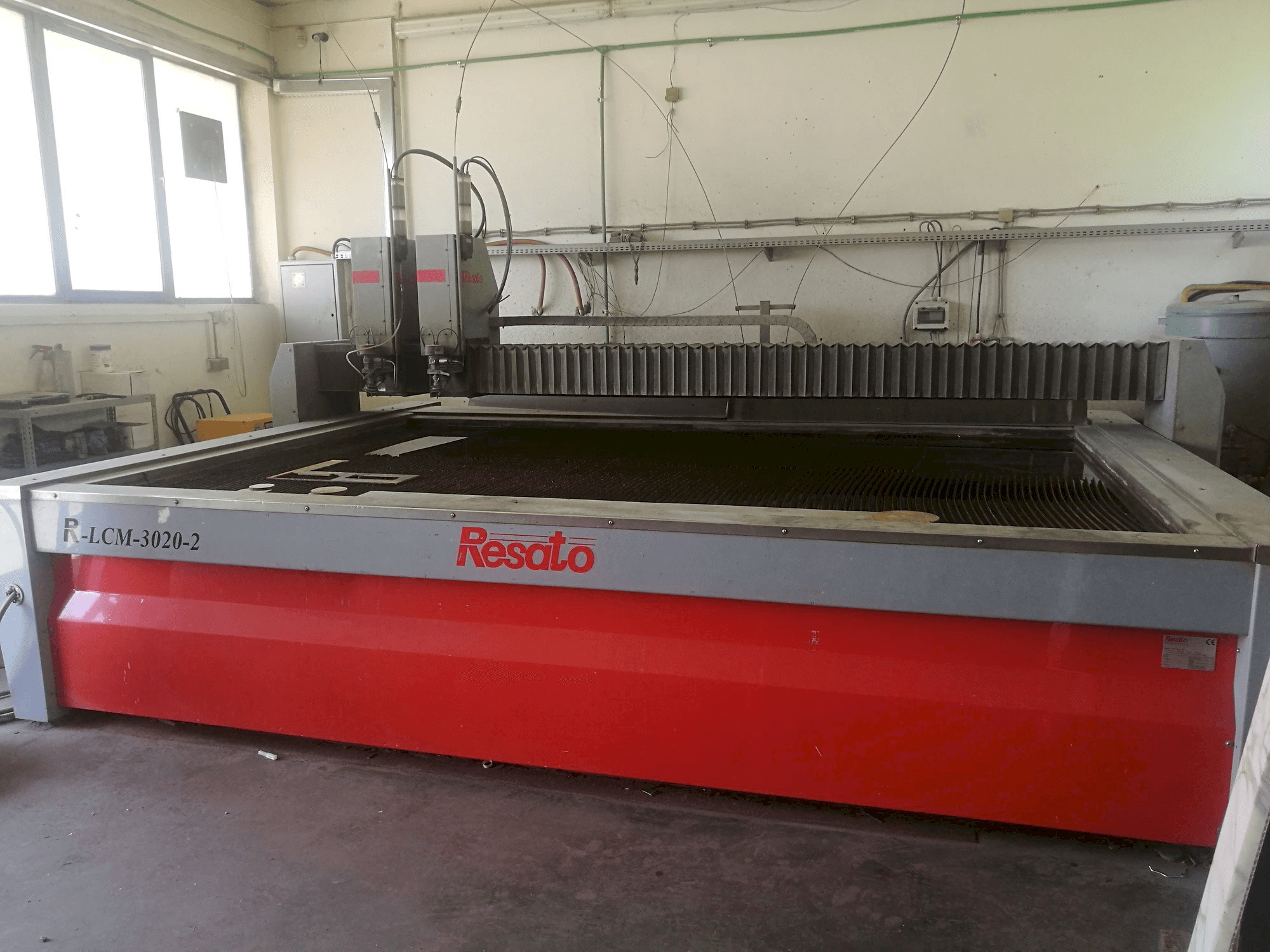 Widok z przodu maszyny Resato R-LCM 3020-2