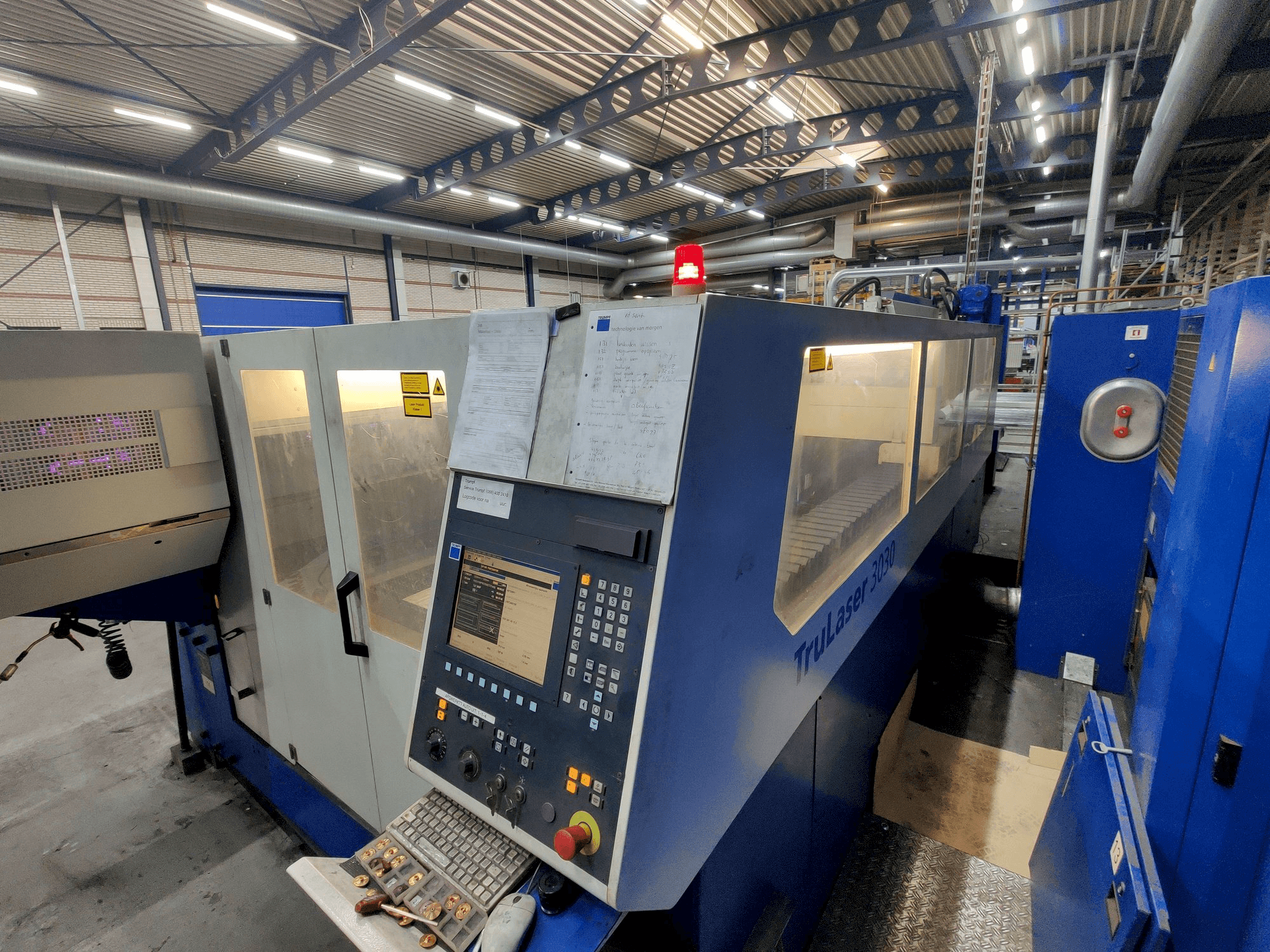 Widok z przodu maszyny Trumpf TruLaser 3030