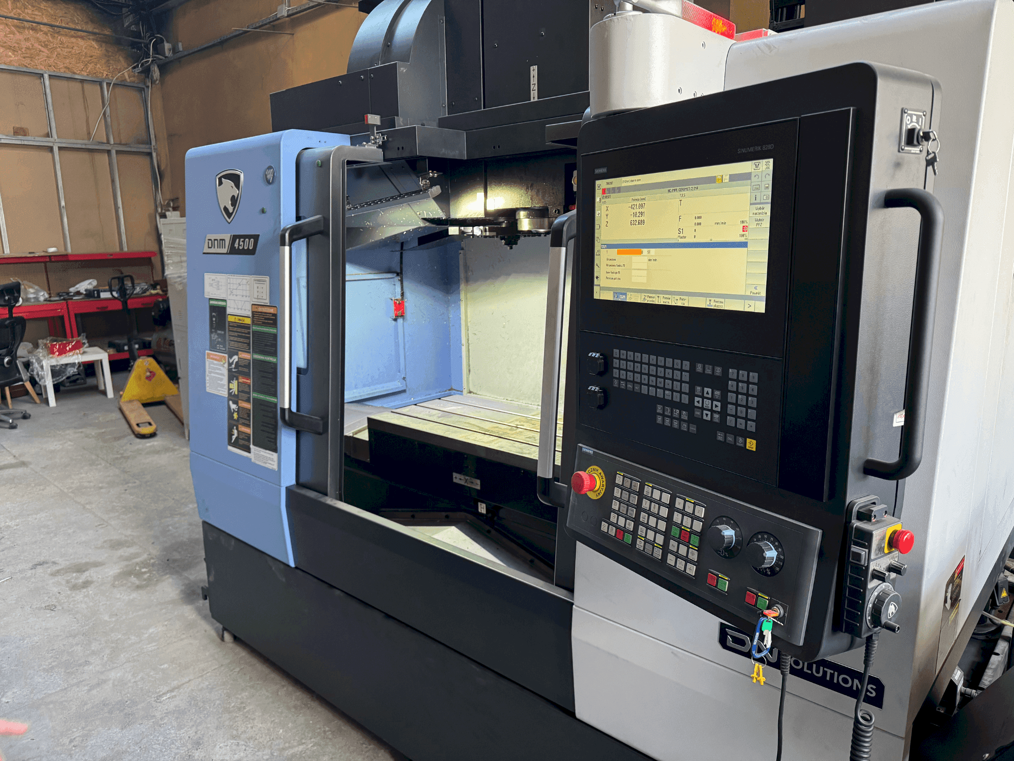Widok z przodu maszyny DN SOLUTIONS DNM 4500
