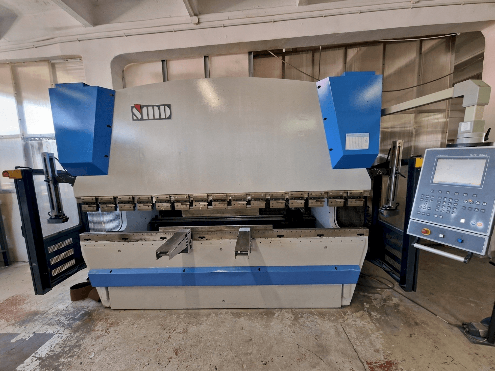 Widok z przodu maszyny SMD PBH 3100