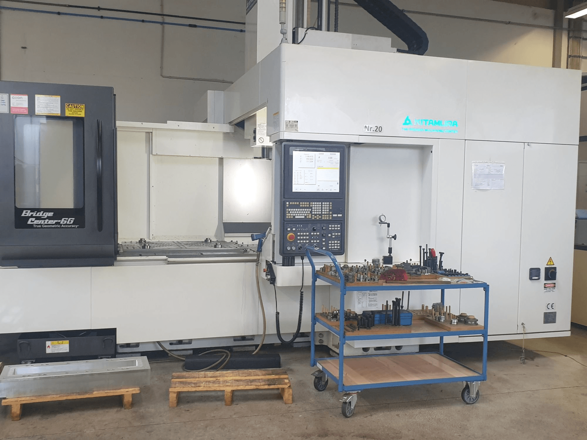 Widok z przodu maszyny Kitamura Bridge Center 6G