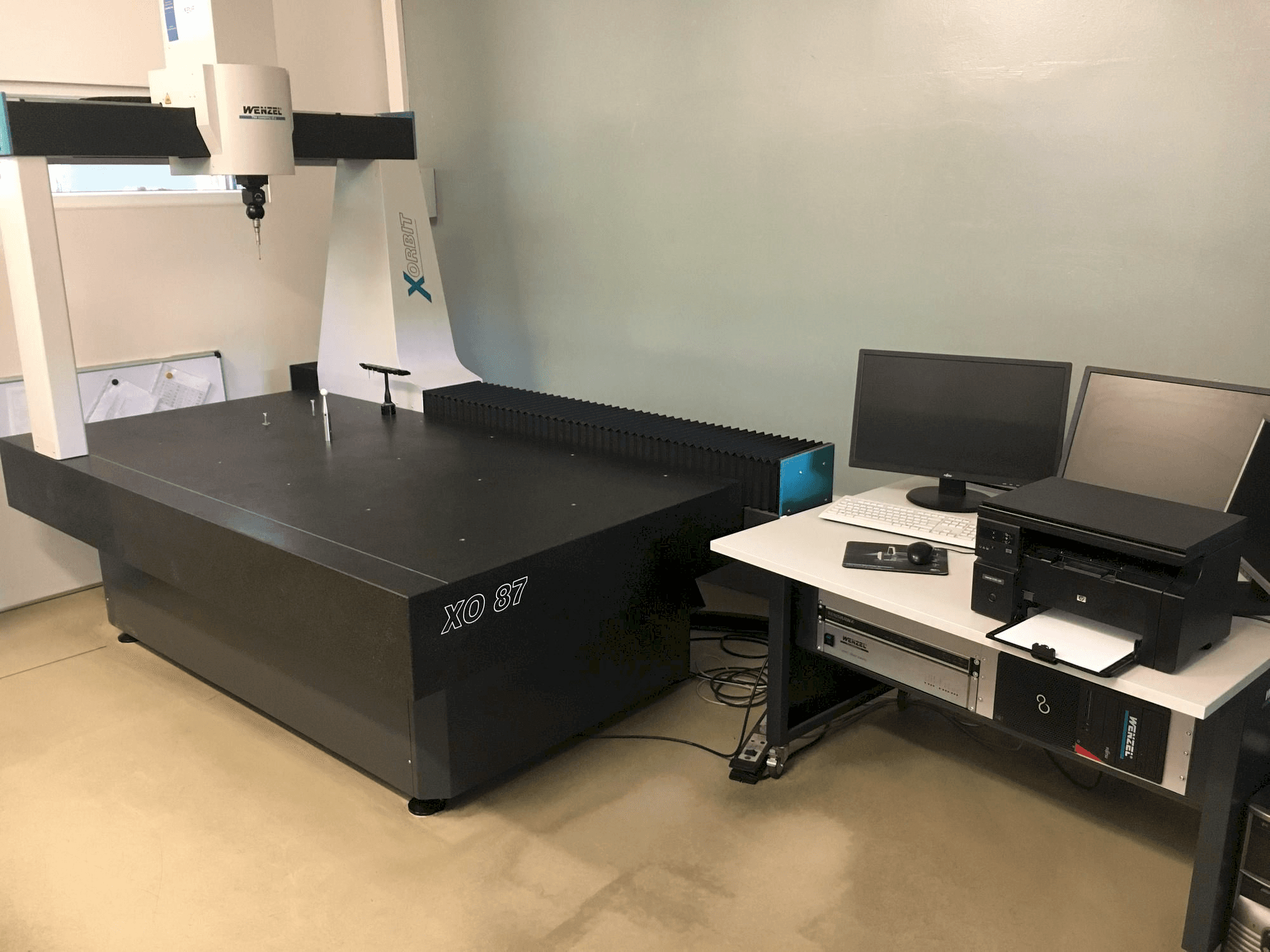 Widok z przodu maszyny Wenzel X-Orbit 800 / 1000 / 700 CNC