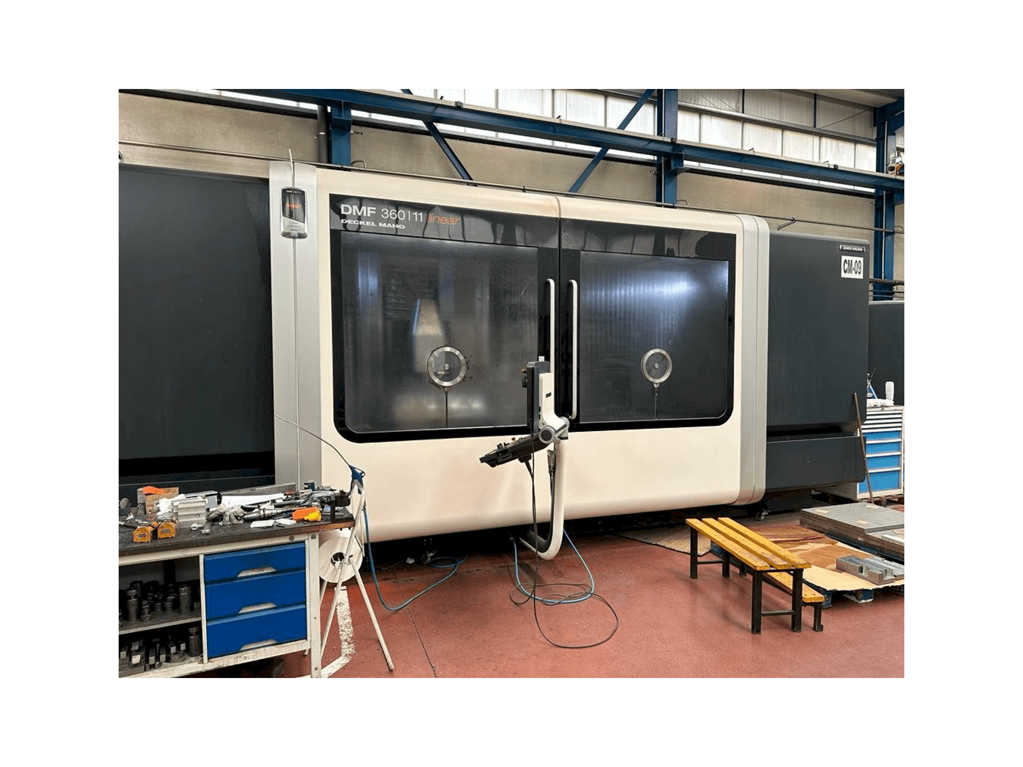 Widok z przodu maszyny DECKEL MAHO DMF 360-11