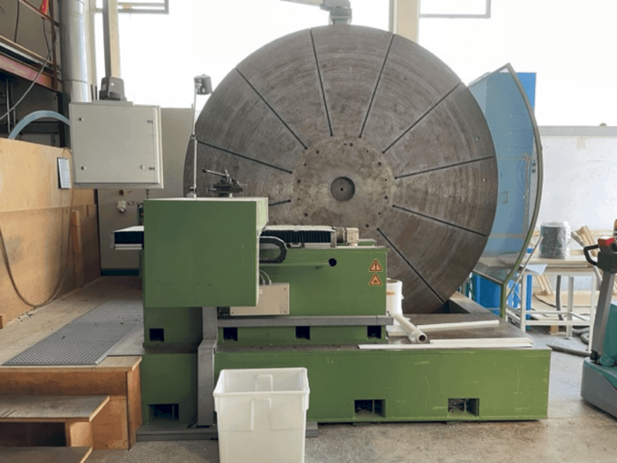 Widok z przodu maszyny IRLE Facing Lathe