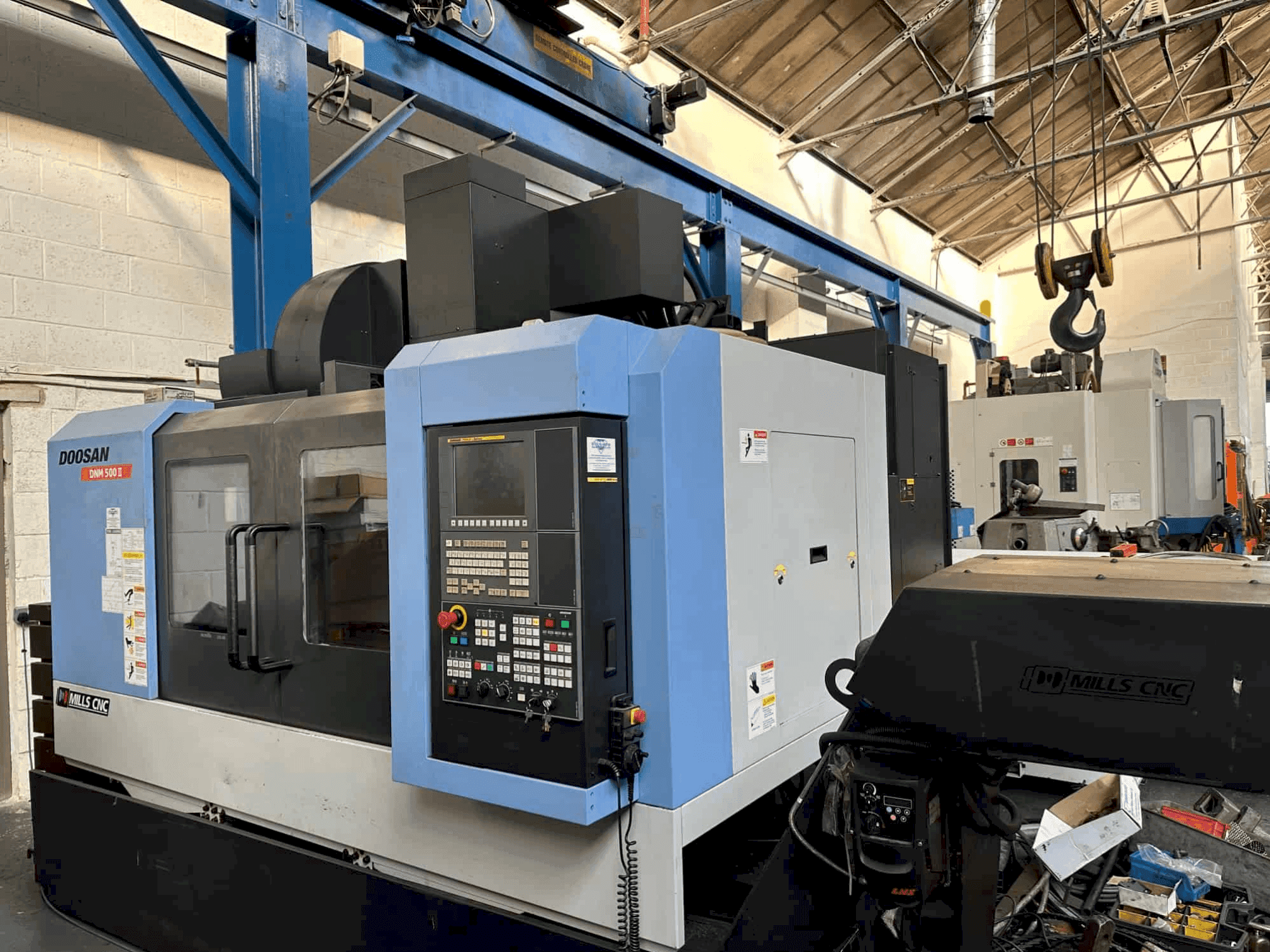 Widok z przodu maszyny DOOSAN DNM 500 II