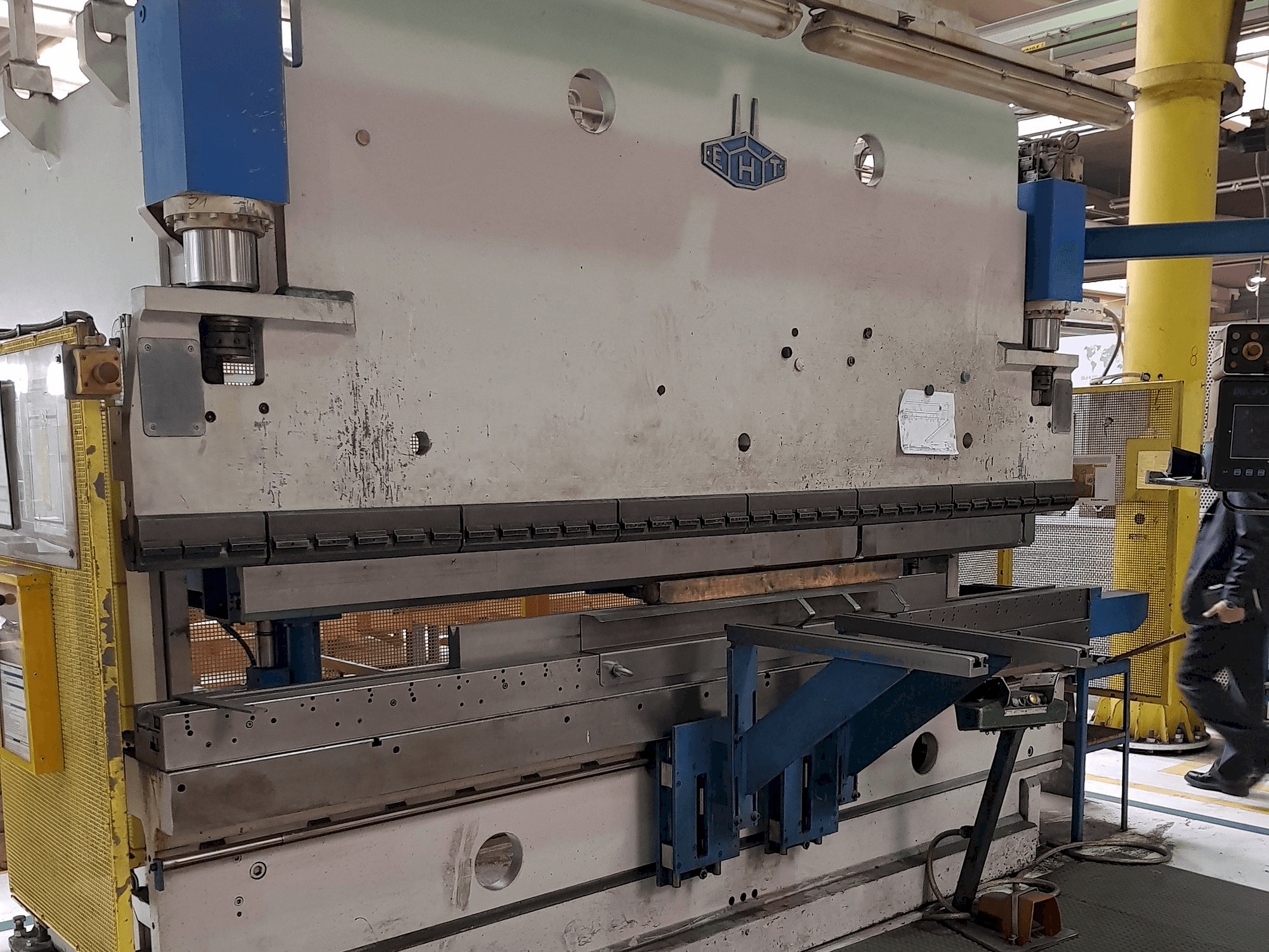 Widok lewej strony maszyny EHT EHPS 11-35