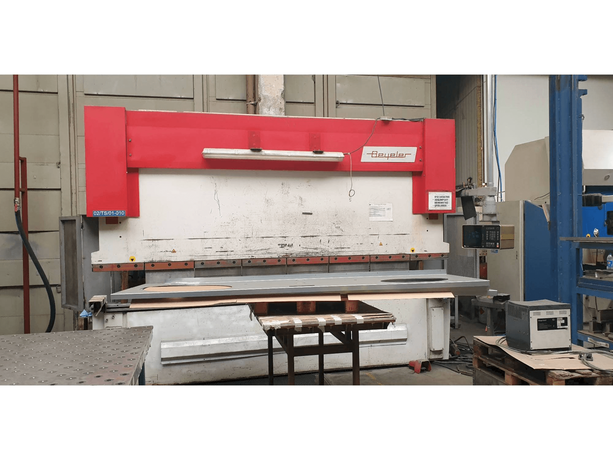 Widok z przodu maszyny BEYELER RT 250x4100