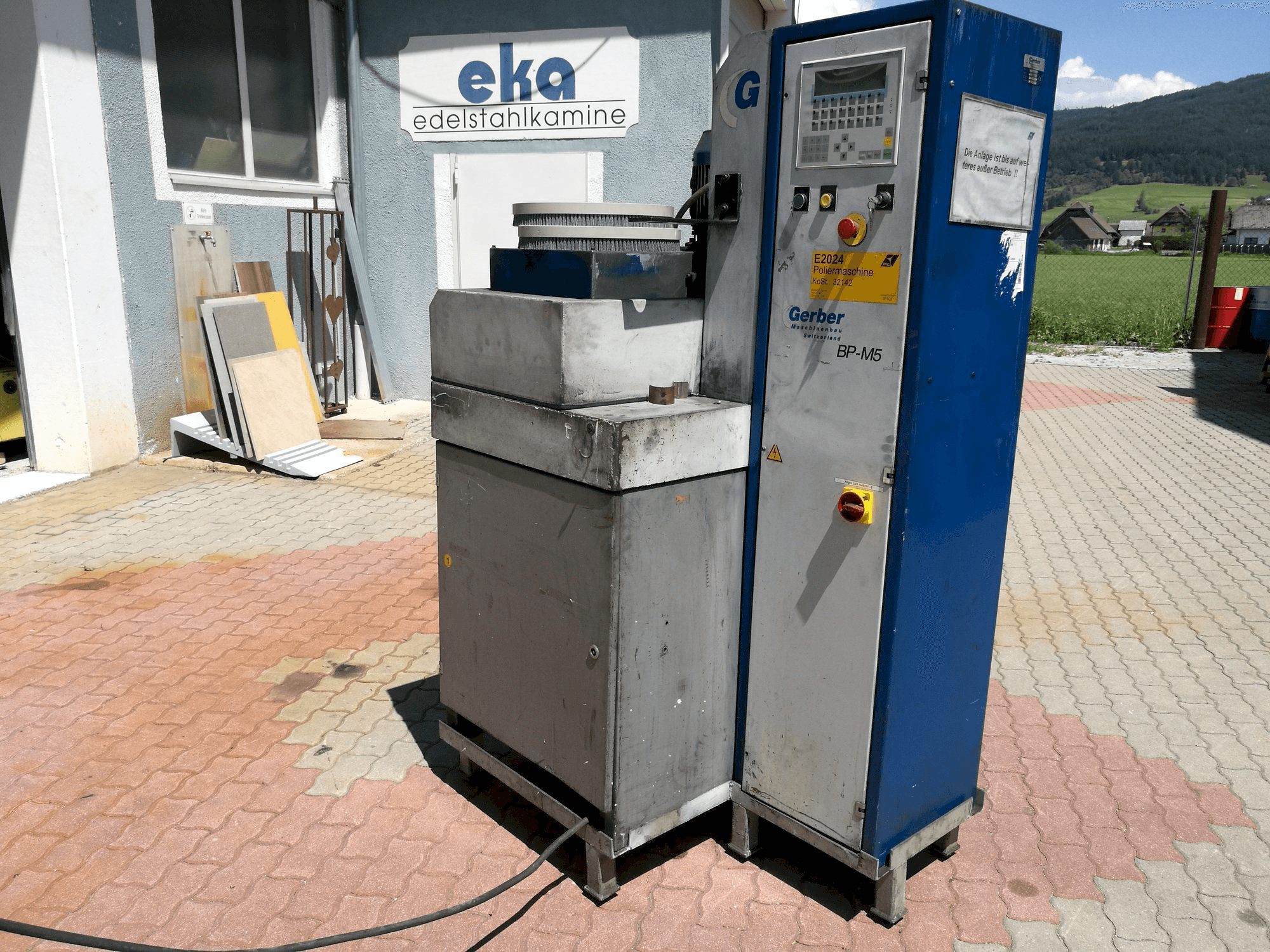 Widok z przodu maszyny Gerber BP-M5