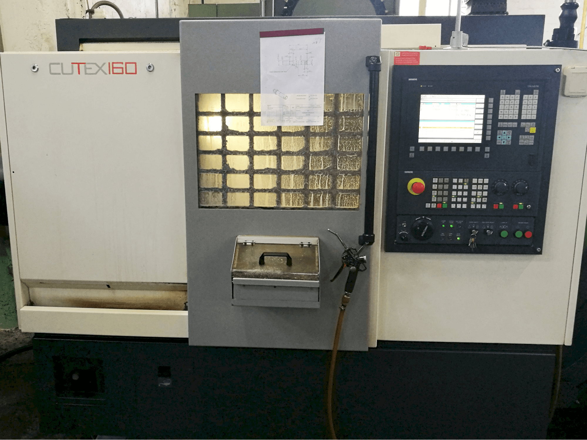 Widok z przodu maszyny HWACHEON CUTEX-160