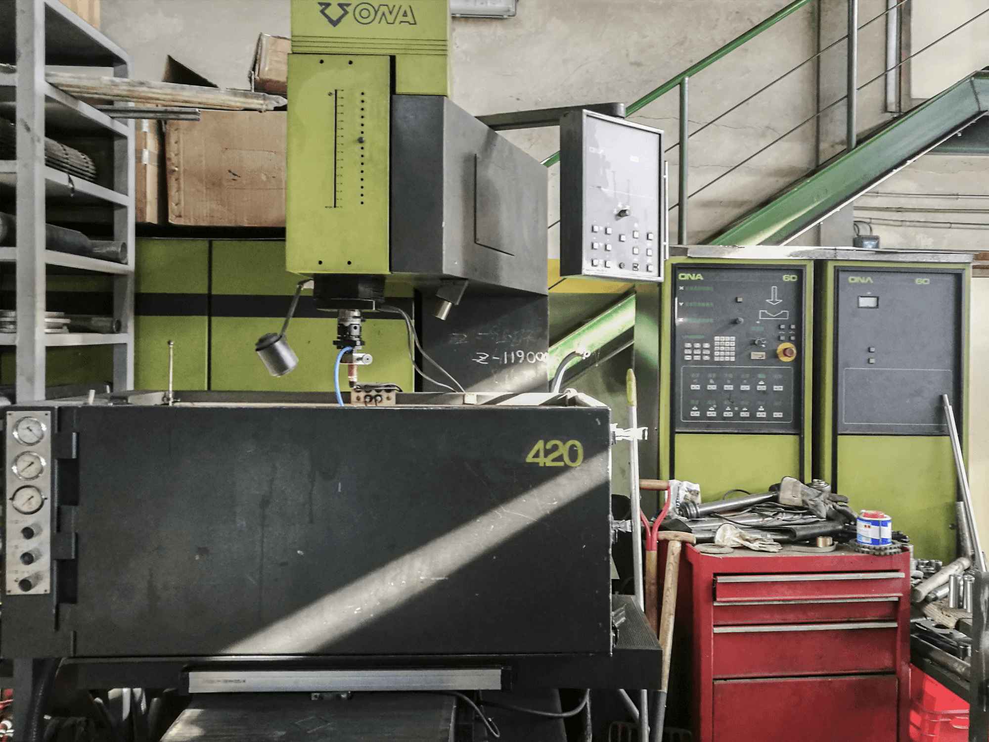 Widok z przodu maszyny ONA ONAMATIC 420