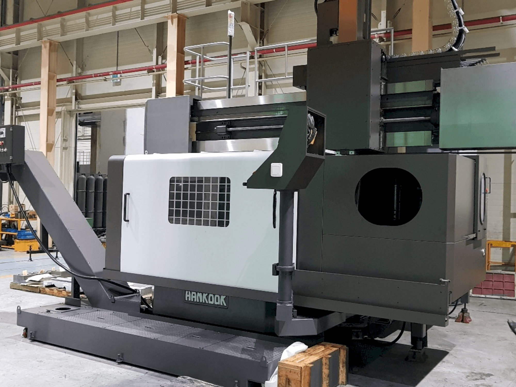 Widok z przodu maszyny HANKOOK VTB-160