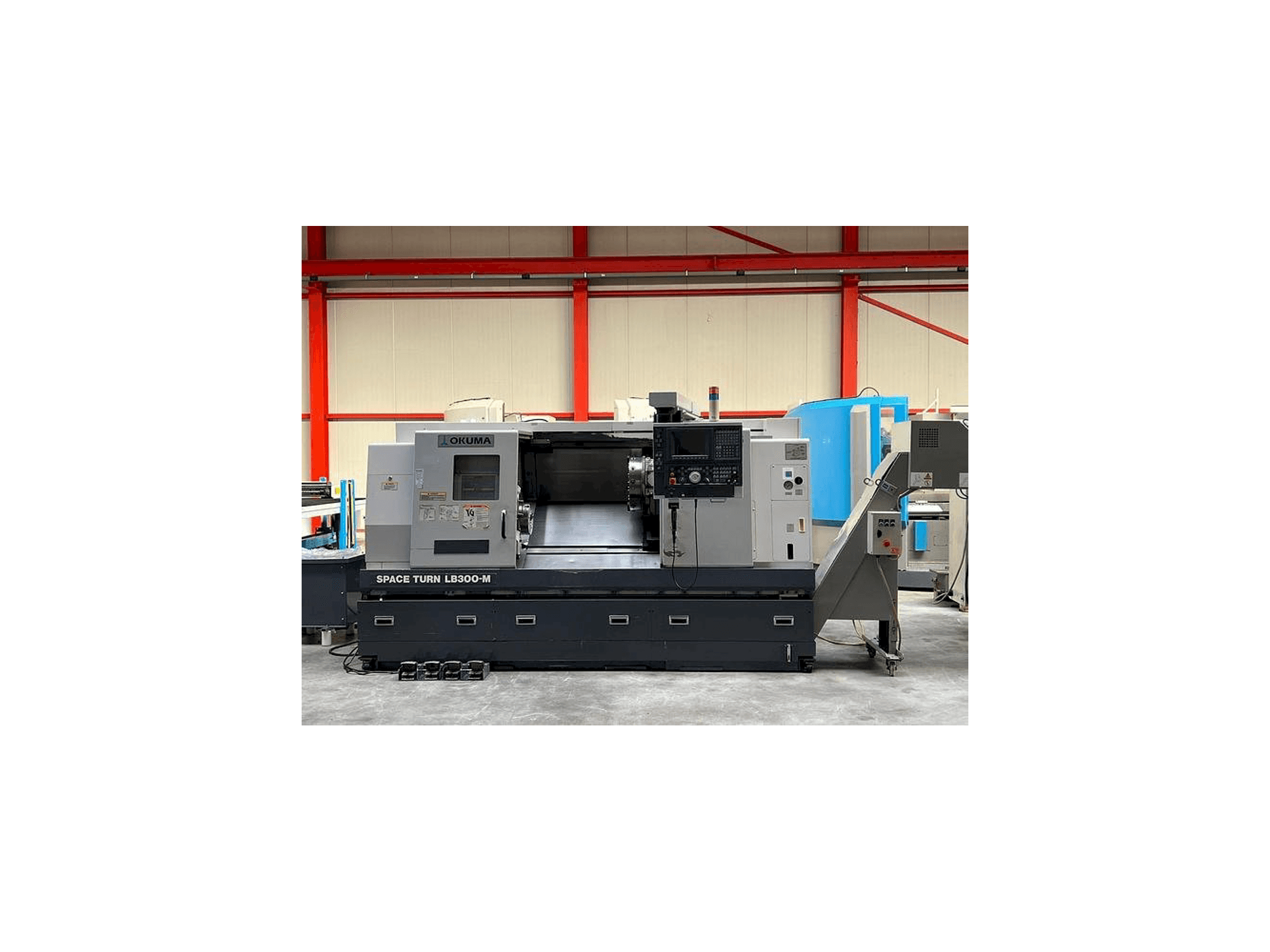 Widok z przodu maszyny Okuma LB 300M