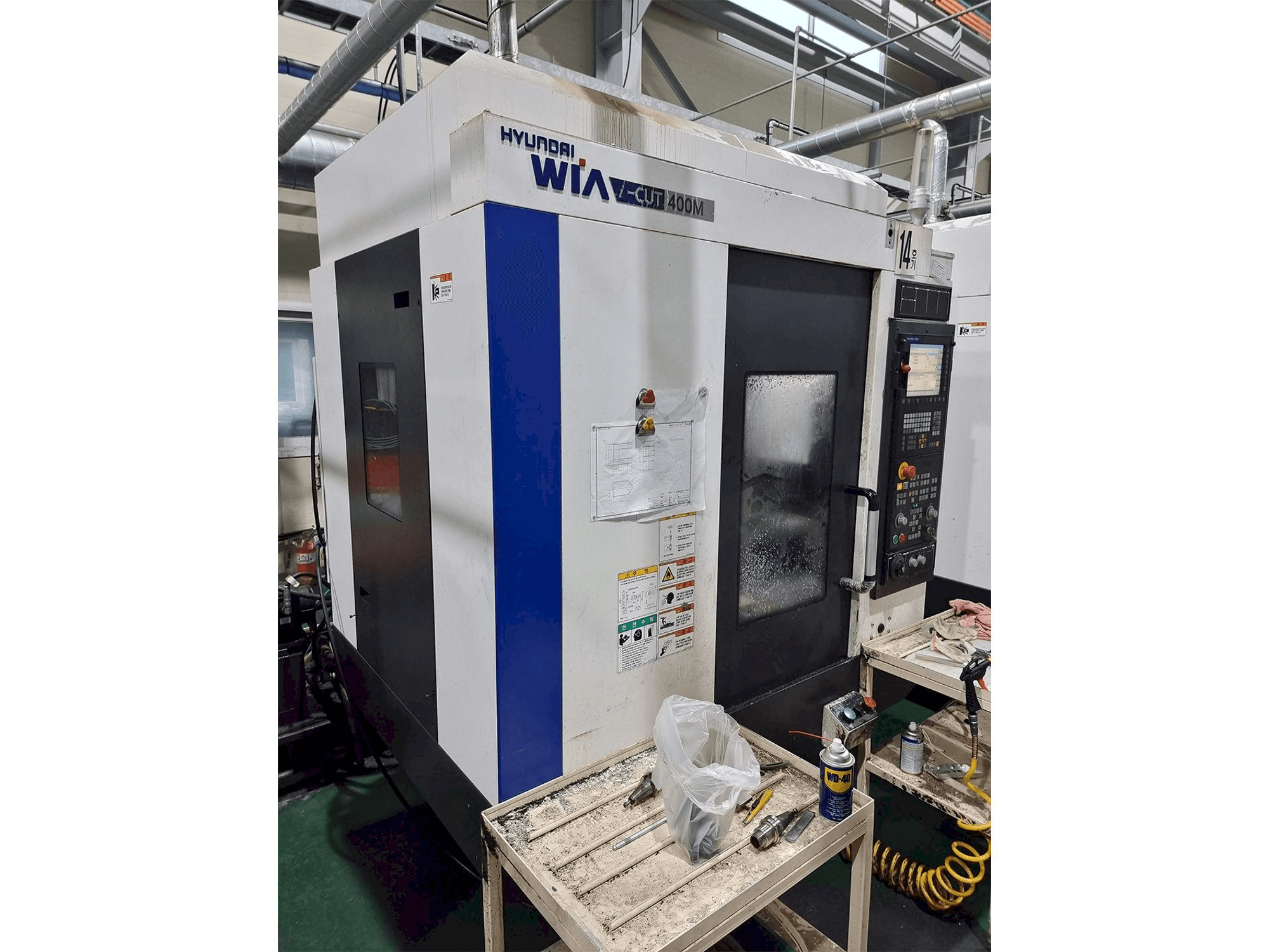 Widok z przodu maszyny Hyundai Wia i-CUT400M