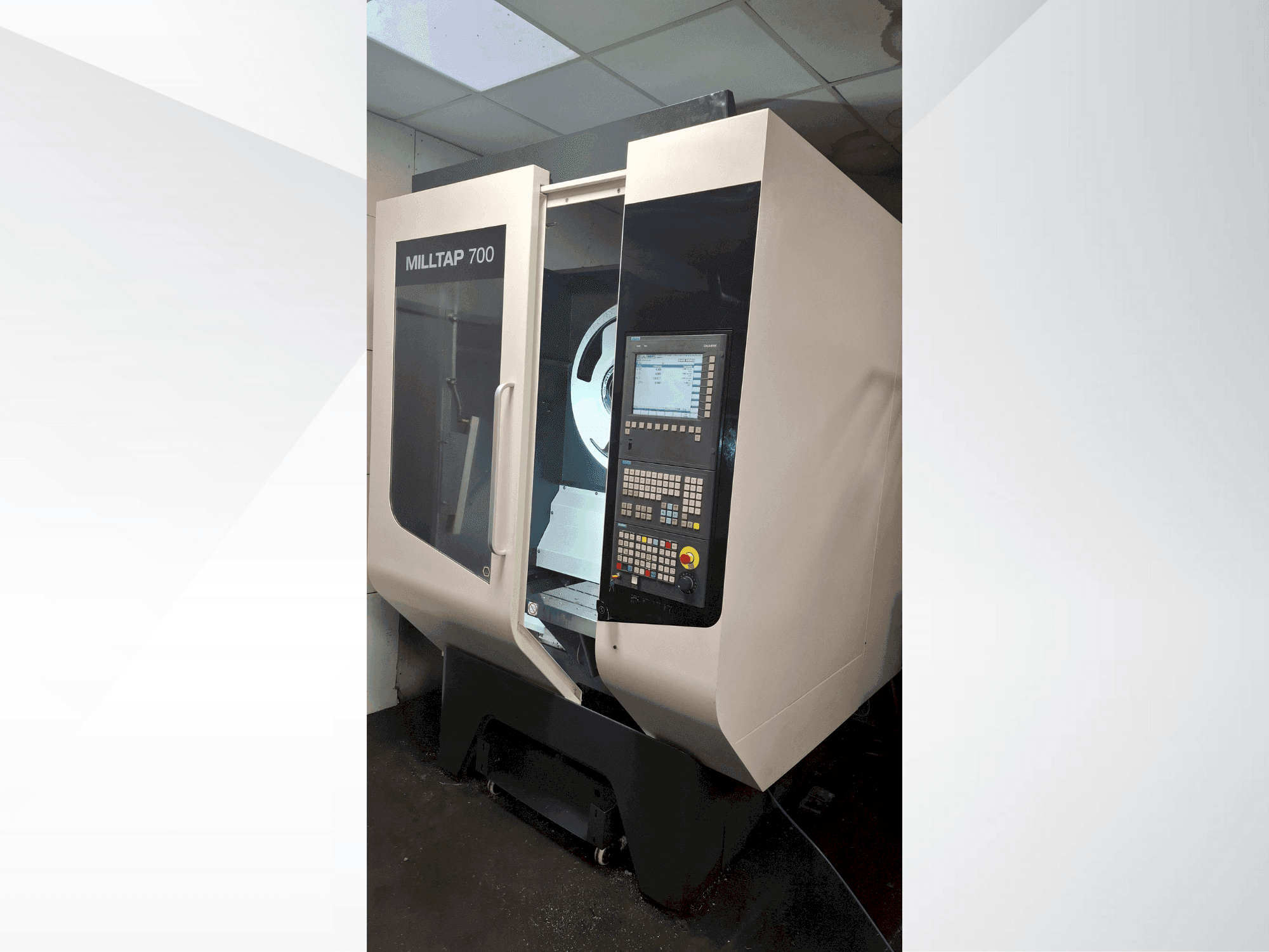 Widok z przodu maszyny DMG MORI MILLTAP 700