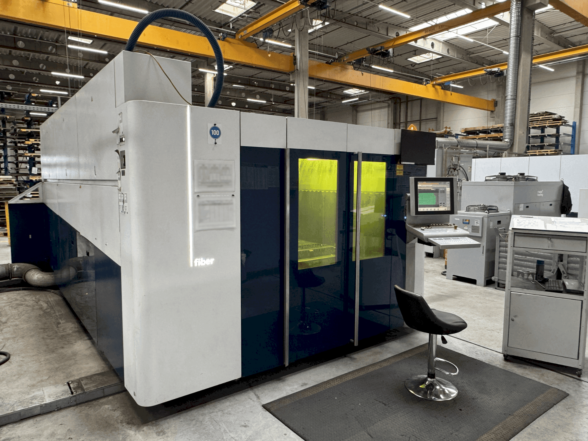 Widok z przodu maszyny TRUMPF TruLaser 5030 Fiber