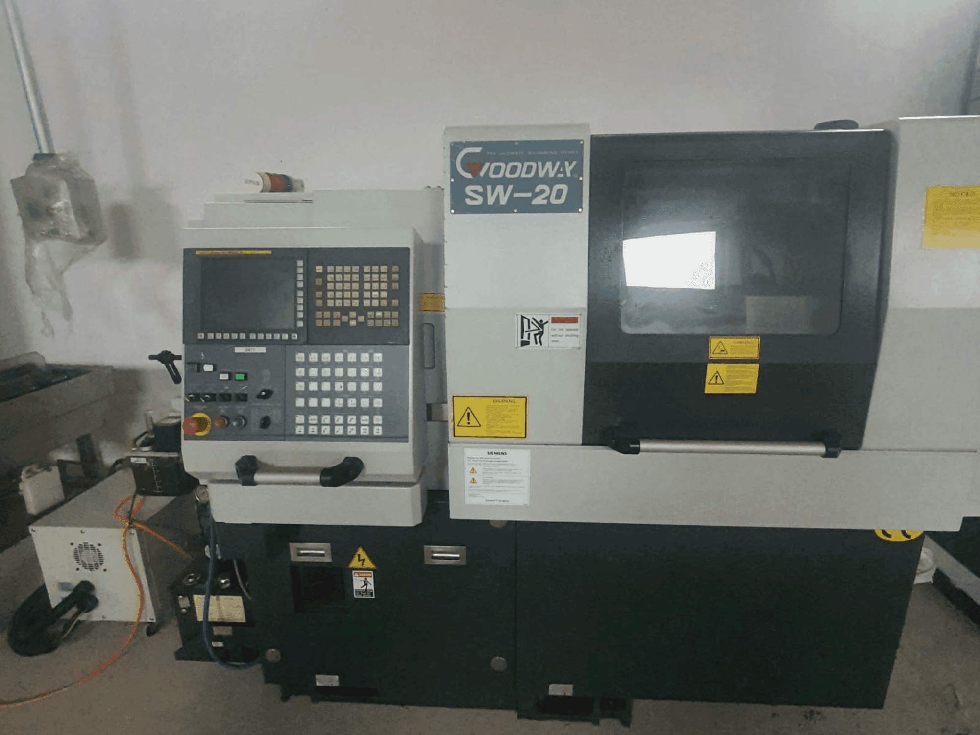 Widok z przodu maszyny Goodway SW-20