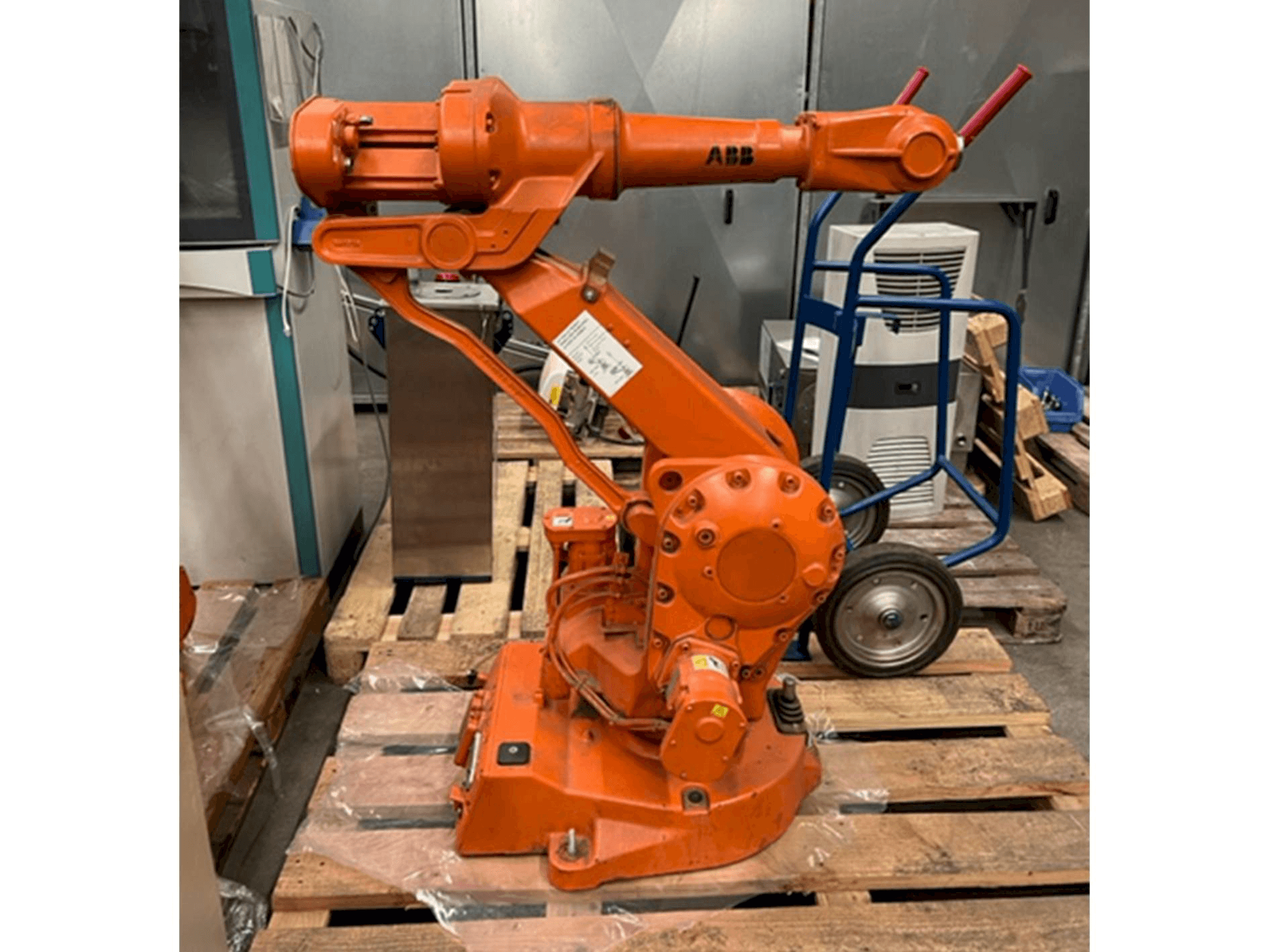 Widok z przodu maszyny ABB IRB 2400/16 M2000