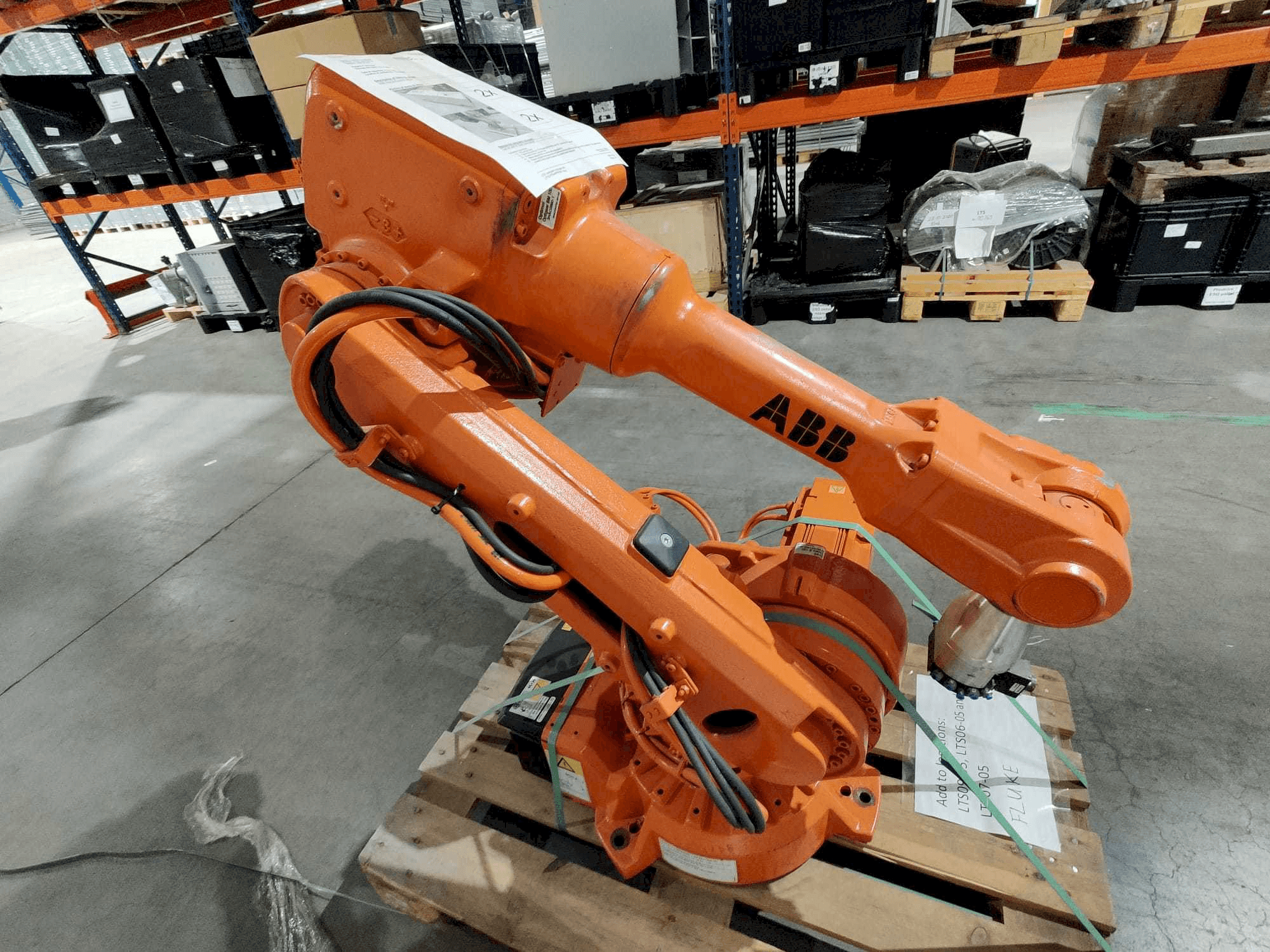 Widok z przodu maszyny ABB IRB 2600 M2004