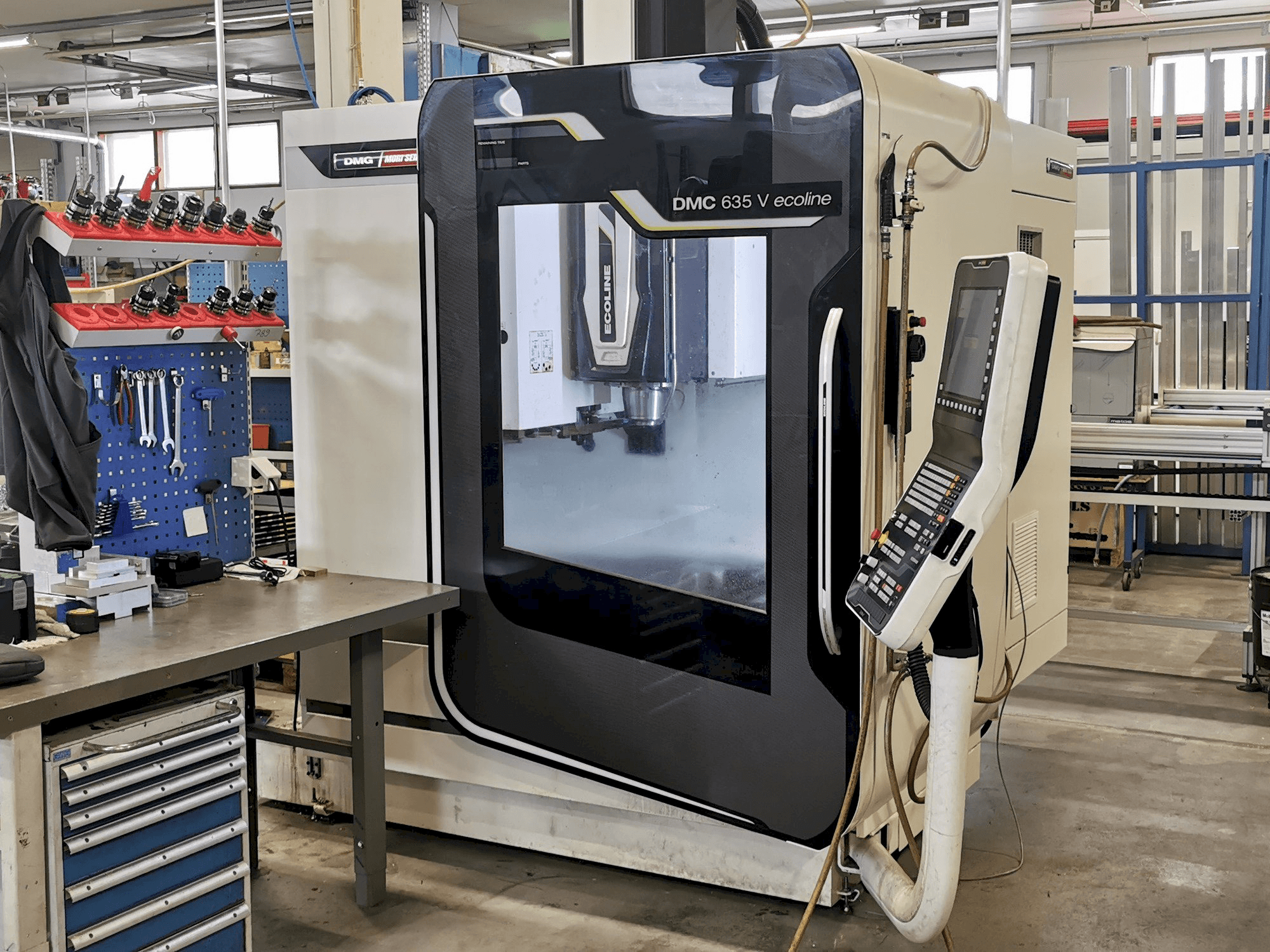 Widok z przodu maszyny DMG Mori Seiki DMC 635 V Ecoline