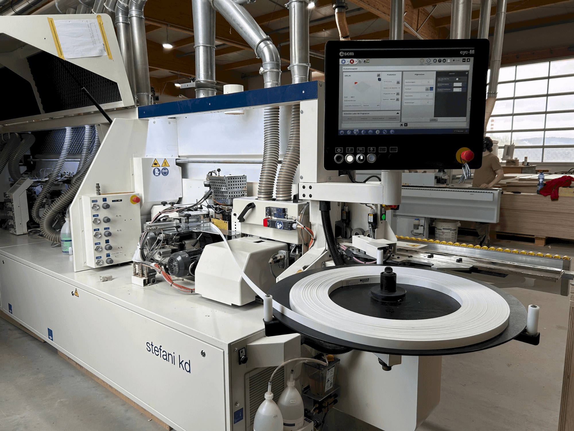 Widok z przodu maszyny SCM Stefani kd hp