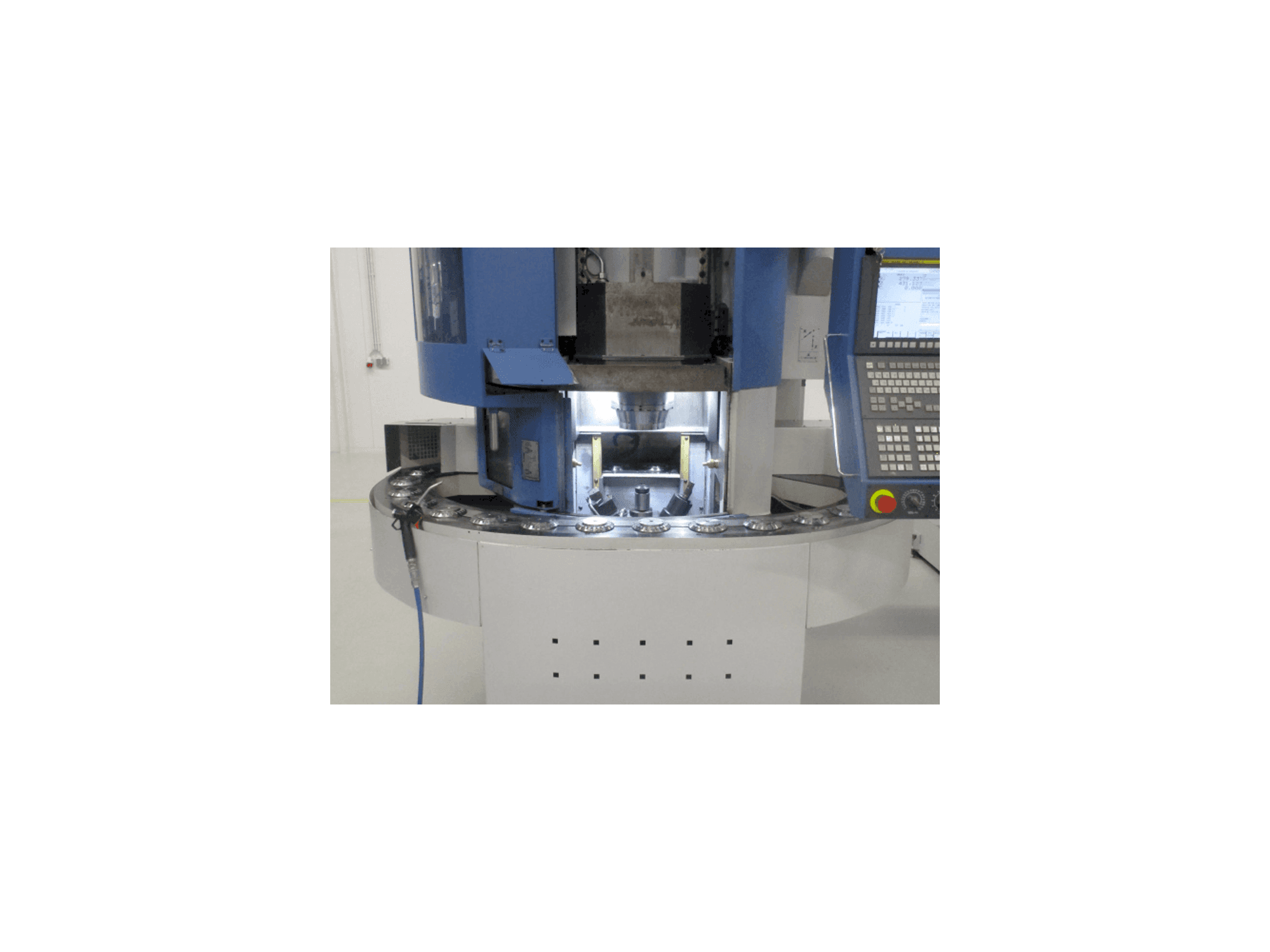 Widok z przodu maszyny EMAG VL3