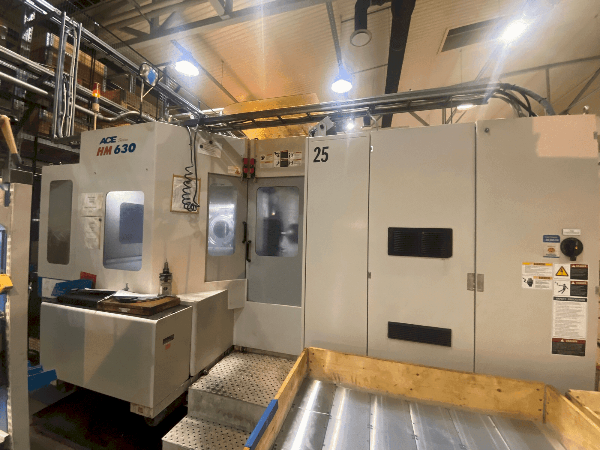 Widok z przodu maszyny DOOSAN ACE-HM 630