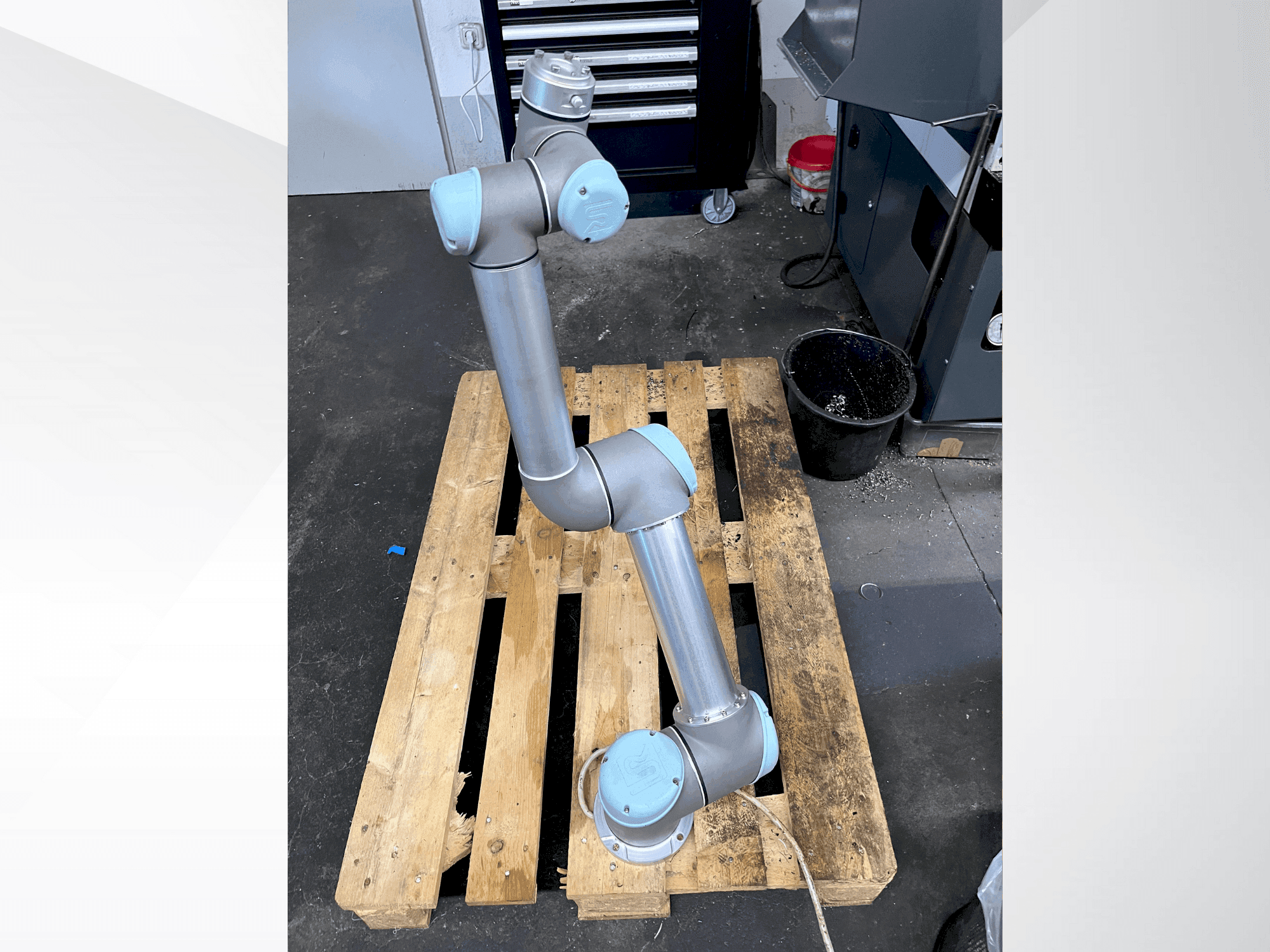 Widok z przodu maszyny Universal Robots UR5 CB3.1