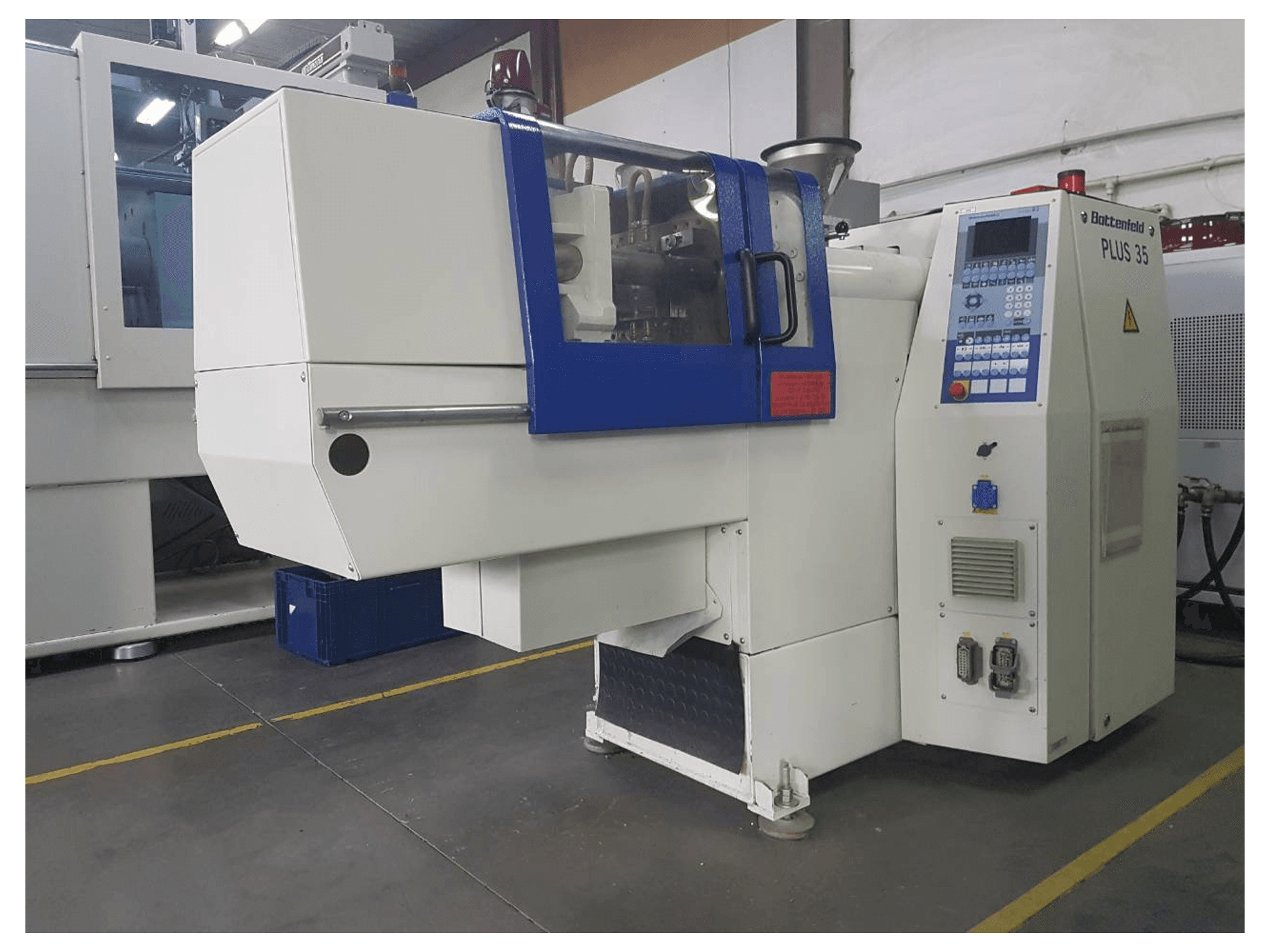 Widok z przodu maszyny Battenfeld PLUS 35/75