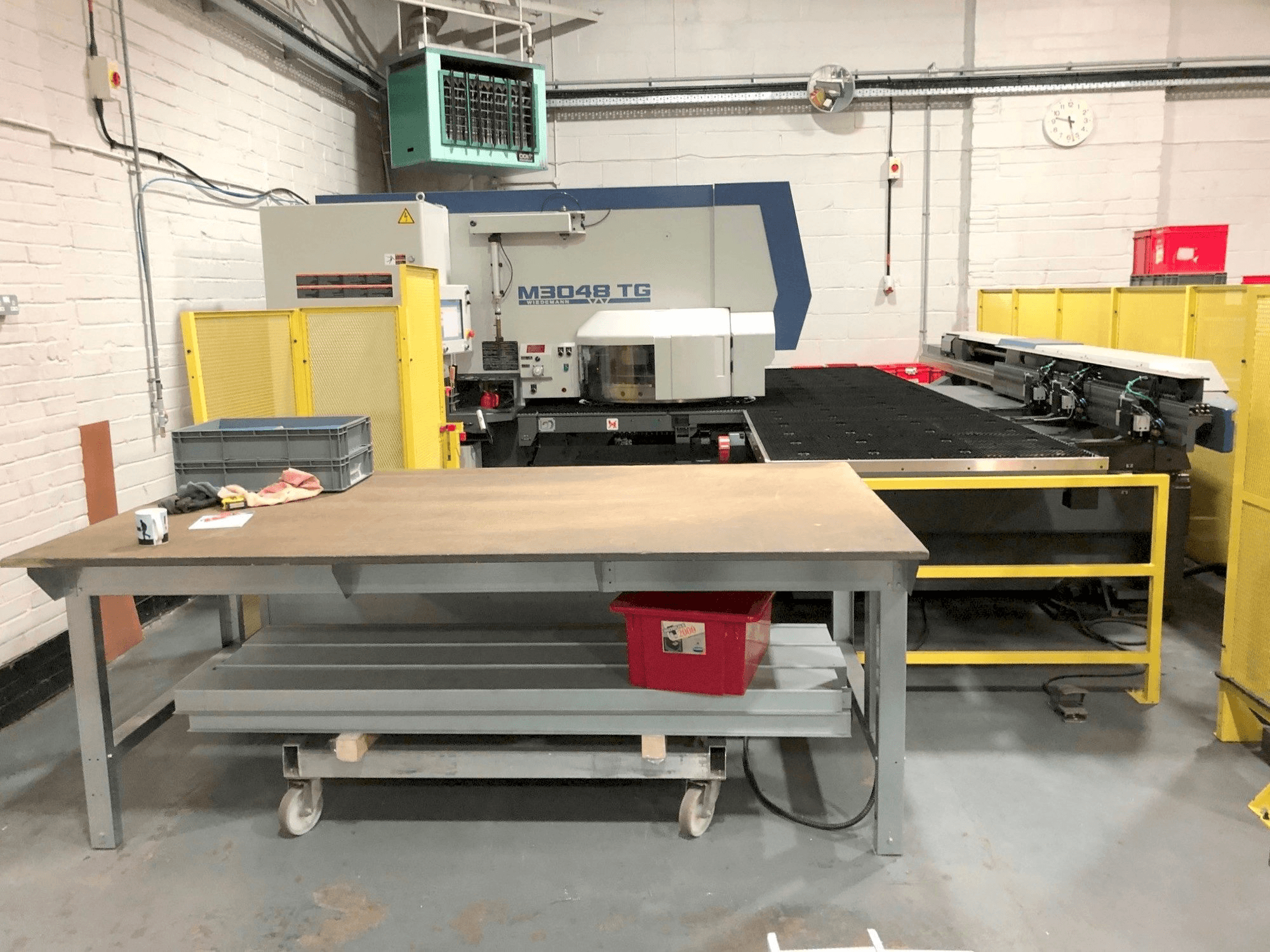 Widok z przodu maszyny Murata Wiedemann M3048 TG