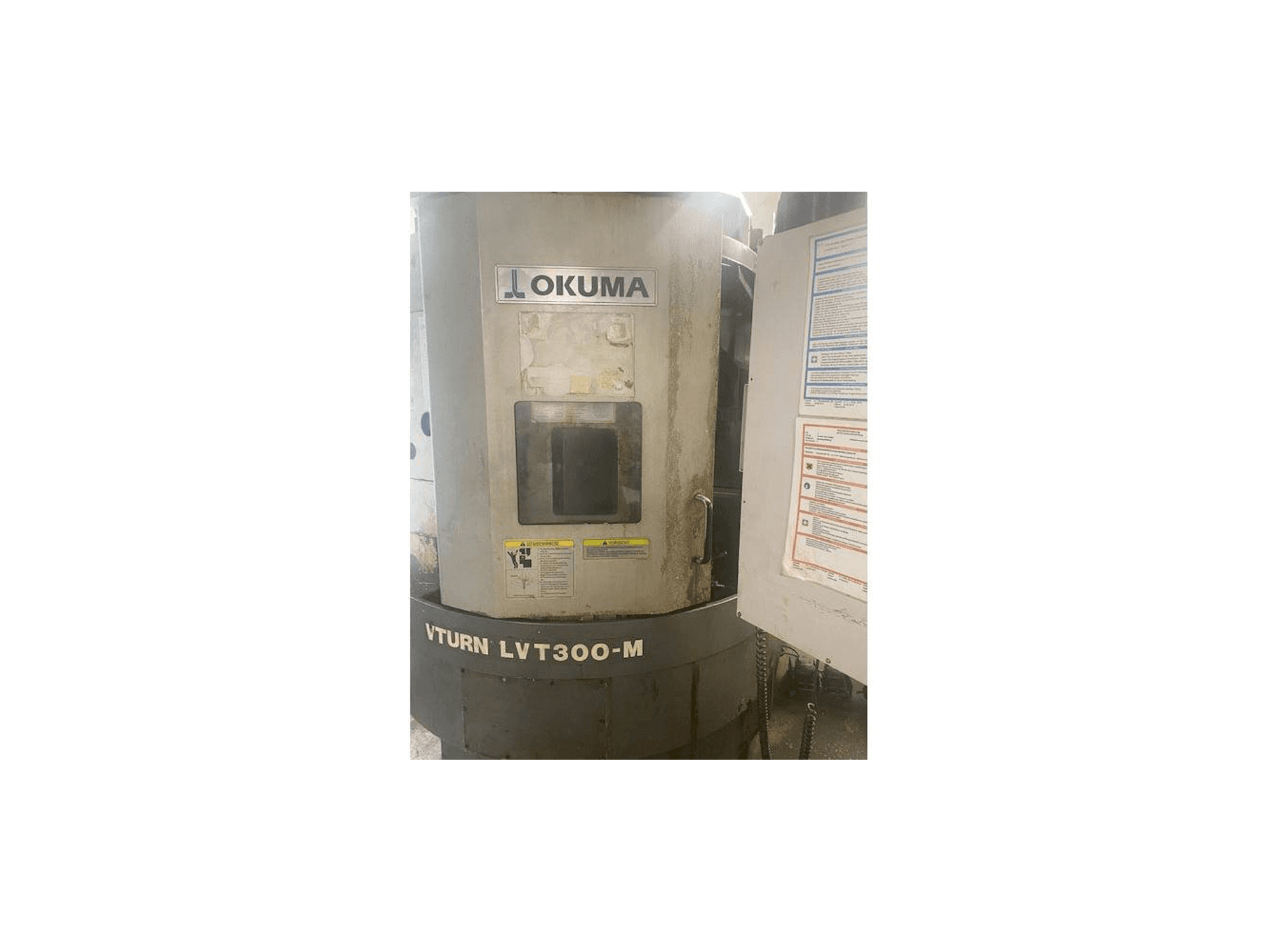 Widok z przodu maszyny Okuma LVT300M