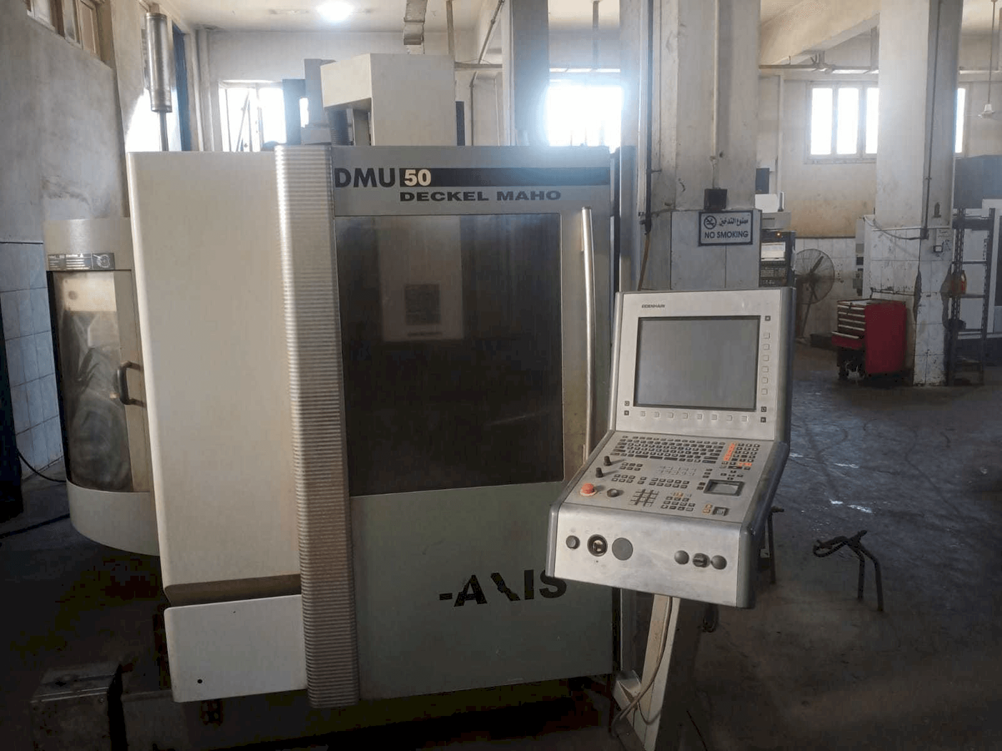 Widok z przodu maszyny DECKEL MAHO DMU 50